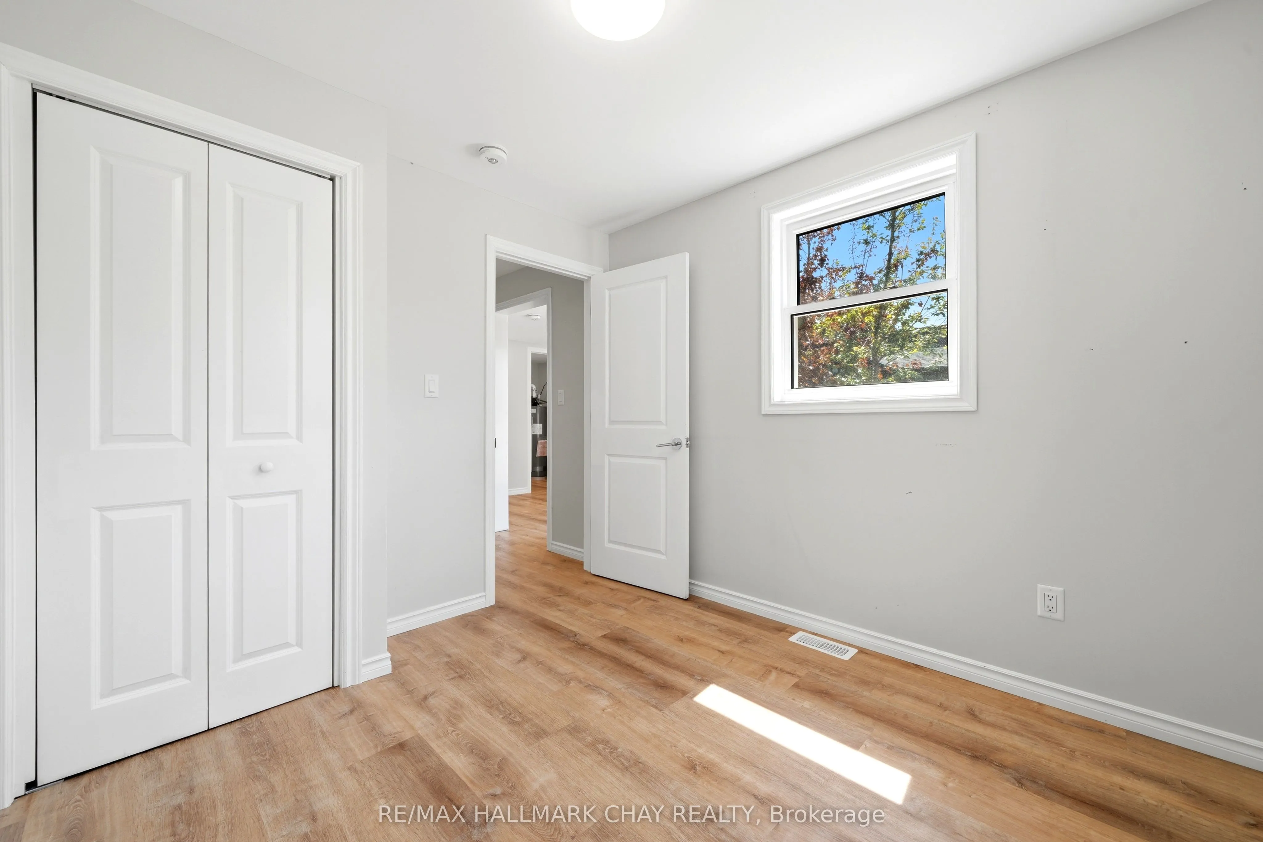 71 Lakeshore Road E