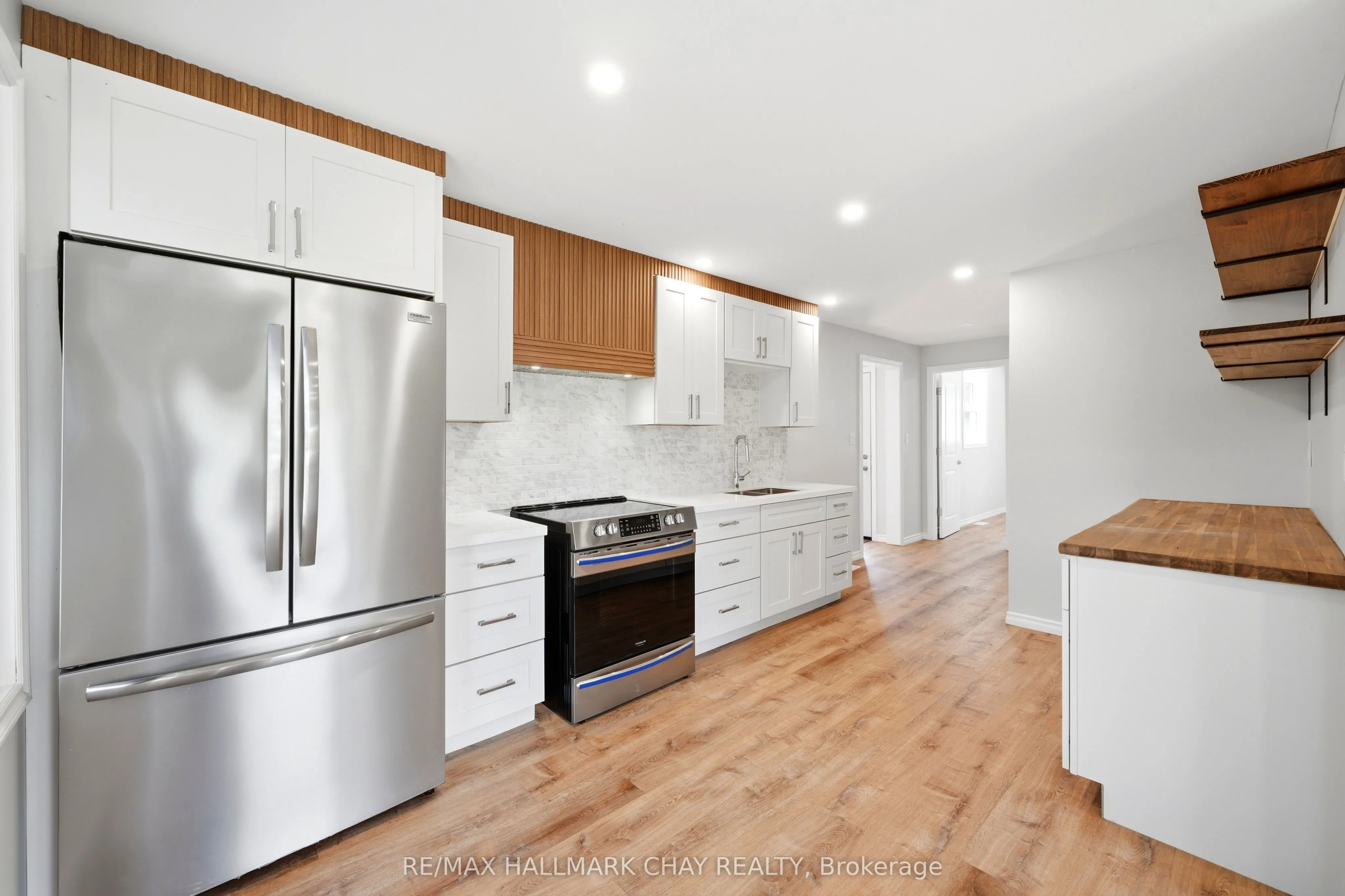 71 Lakeshore Road E