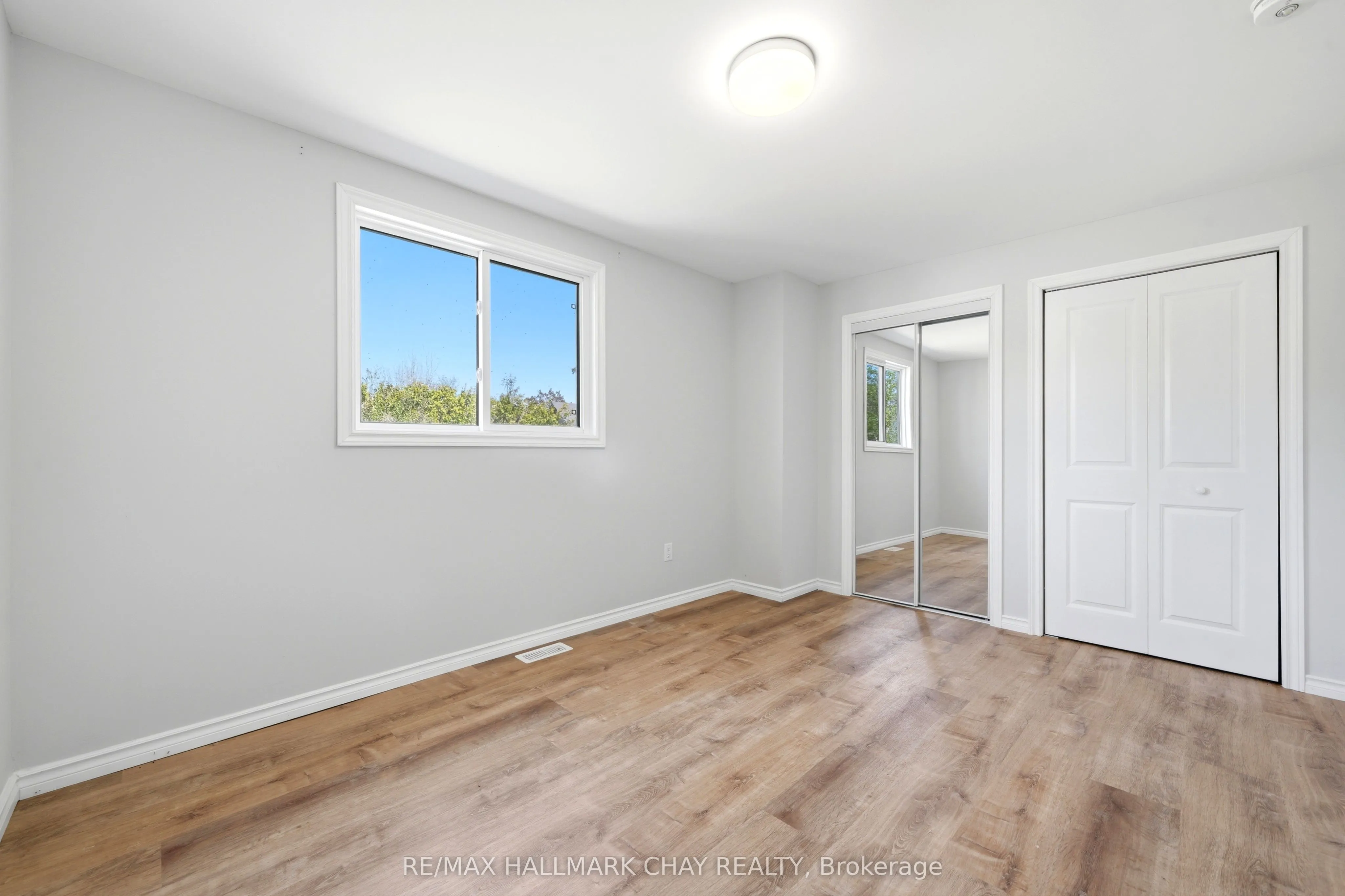 71 Lakeshore Road E