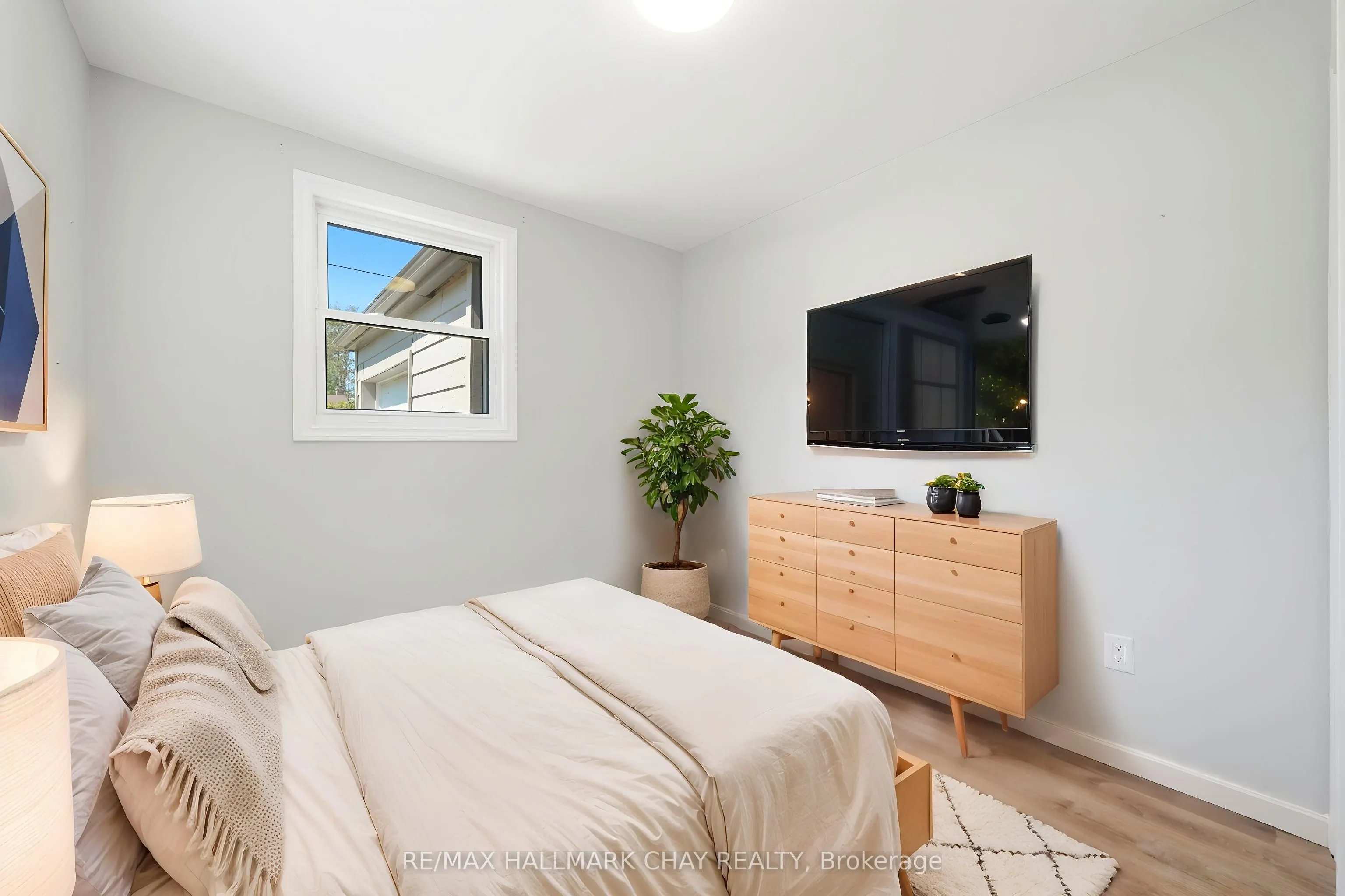 71 Lakeshore Road E