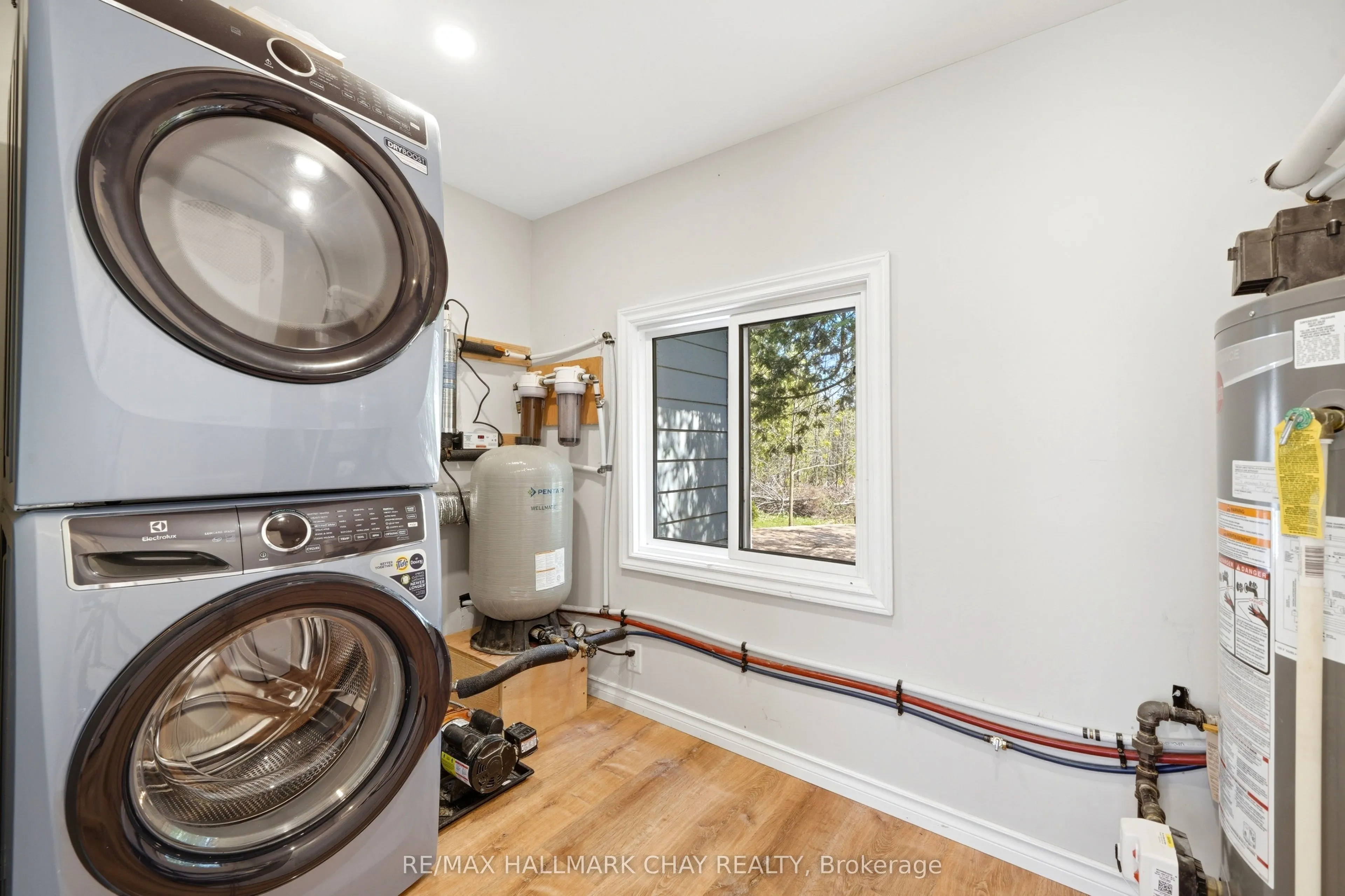 71 Lakeshore Road E
