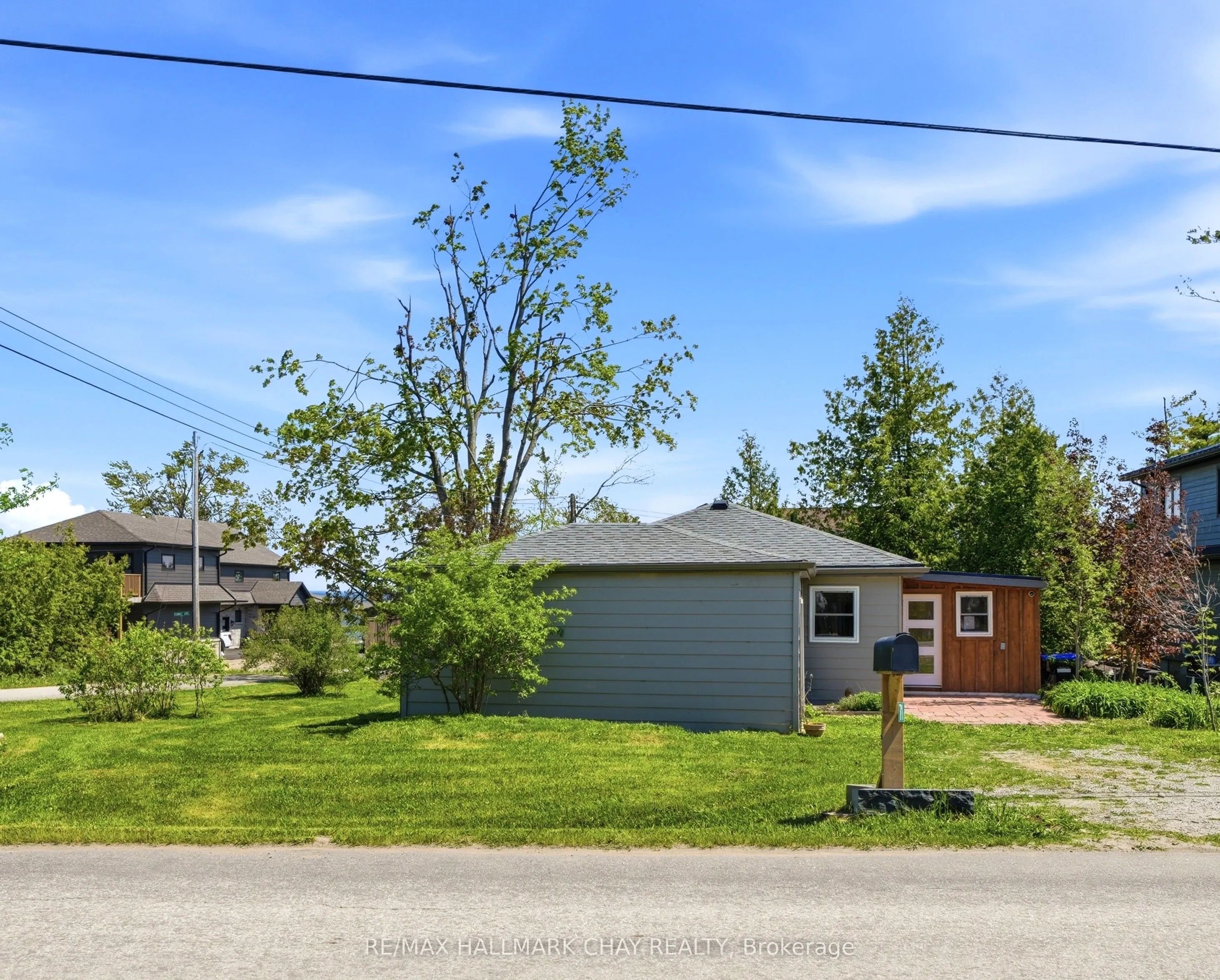 71 Lakeshore Road E