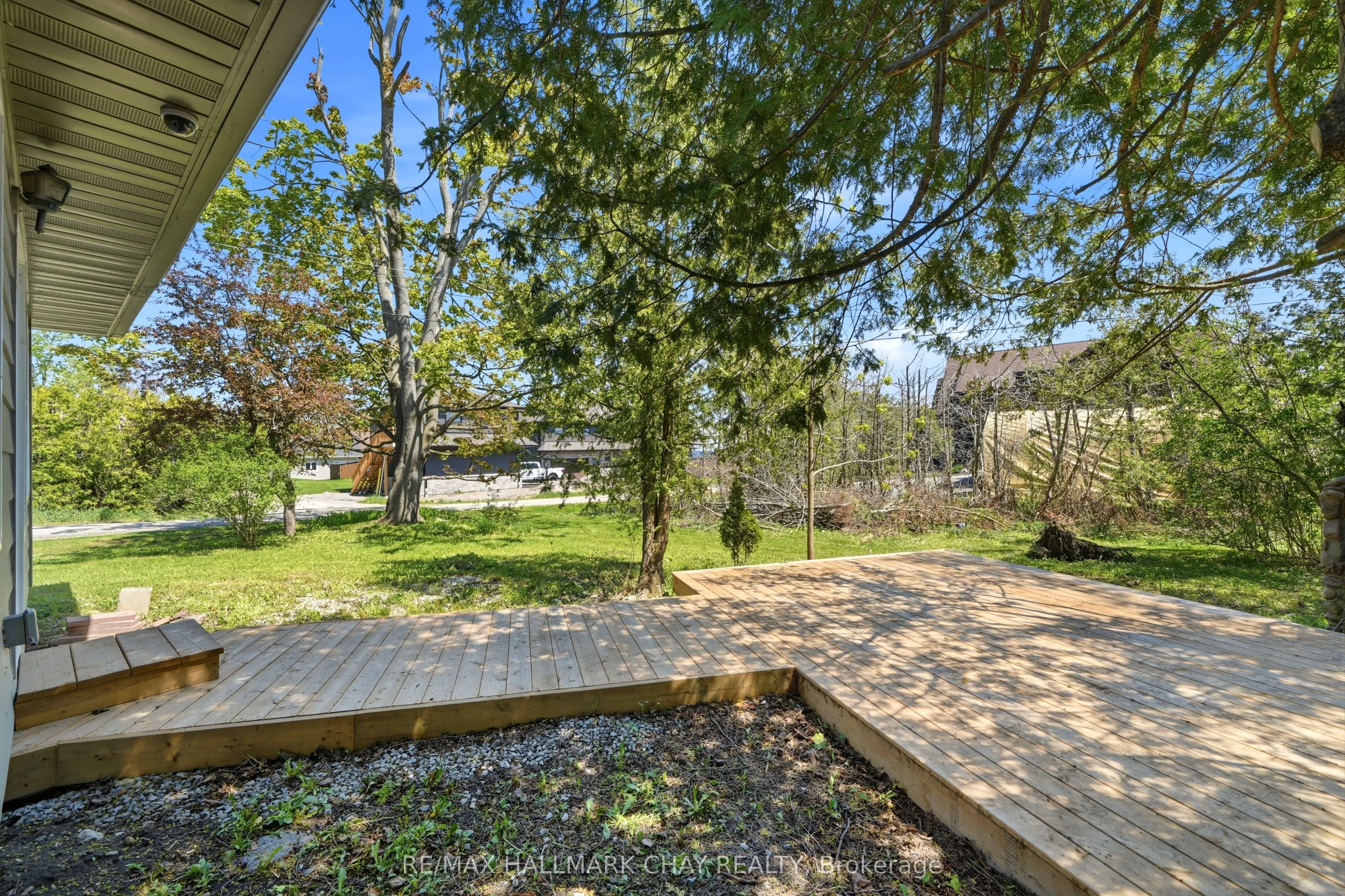 71 Lakeshore Road E