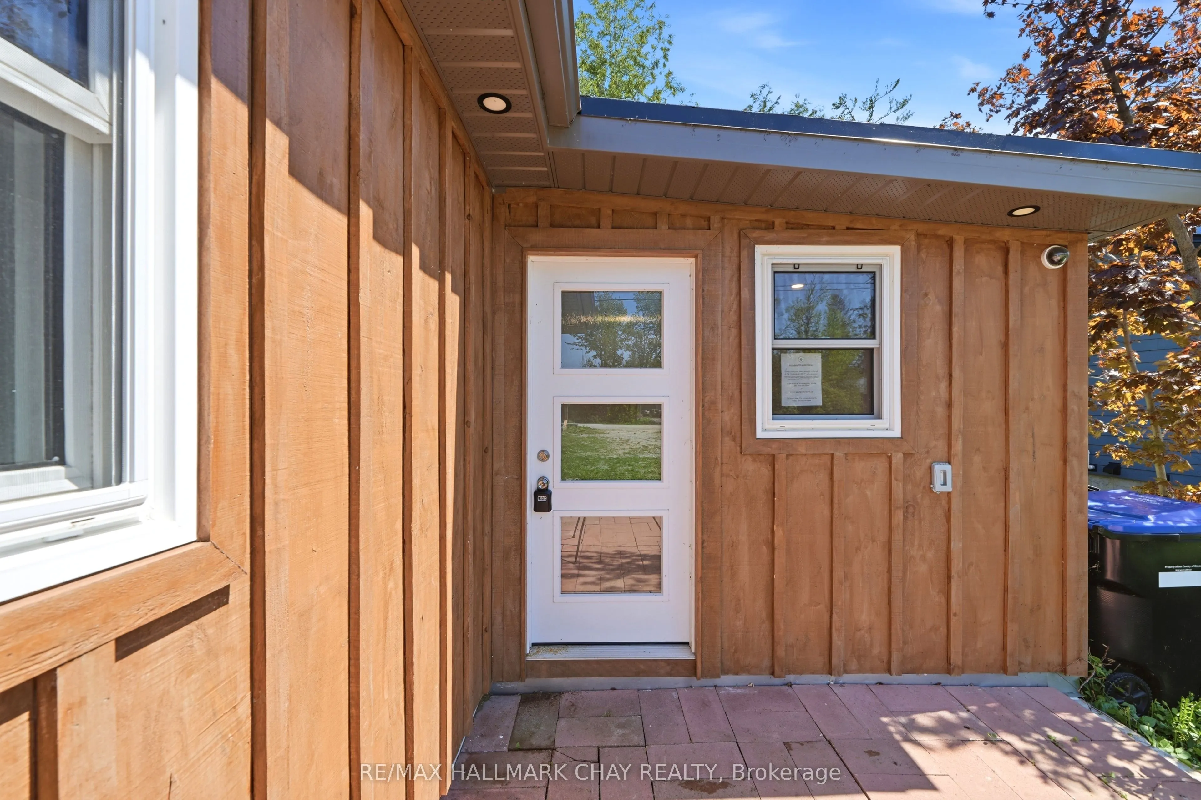 71 Lakeshore Road E