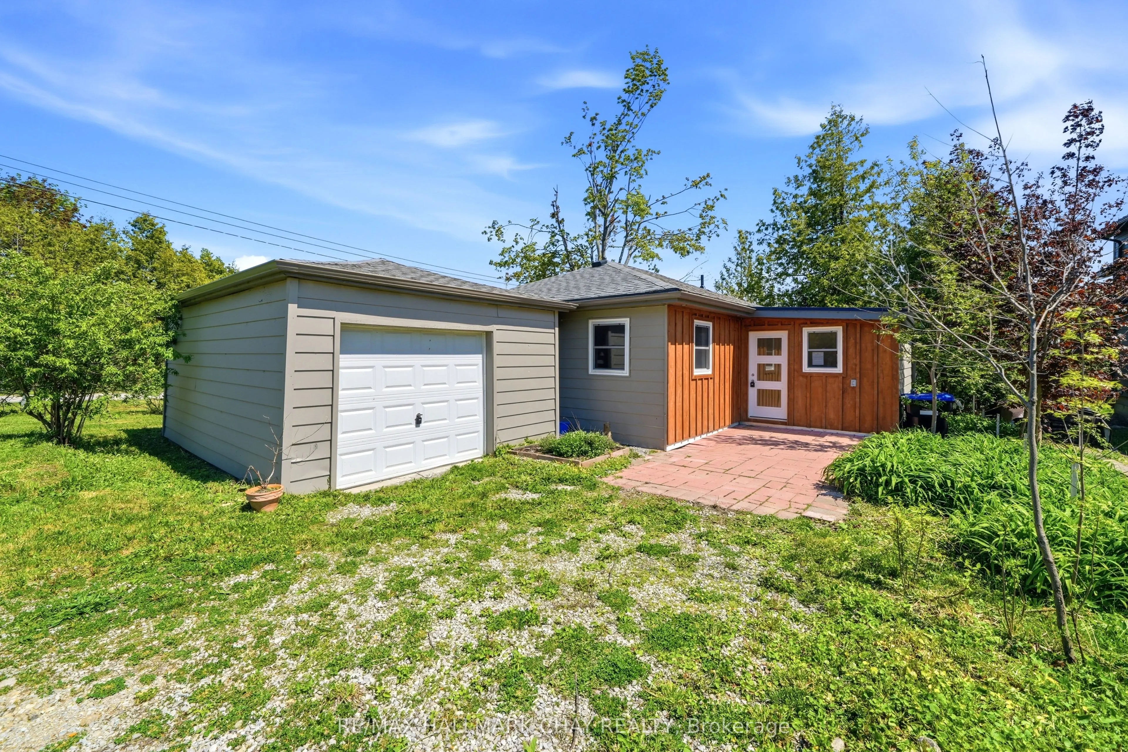 71 Lakeshore Road E