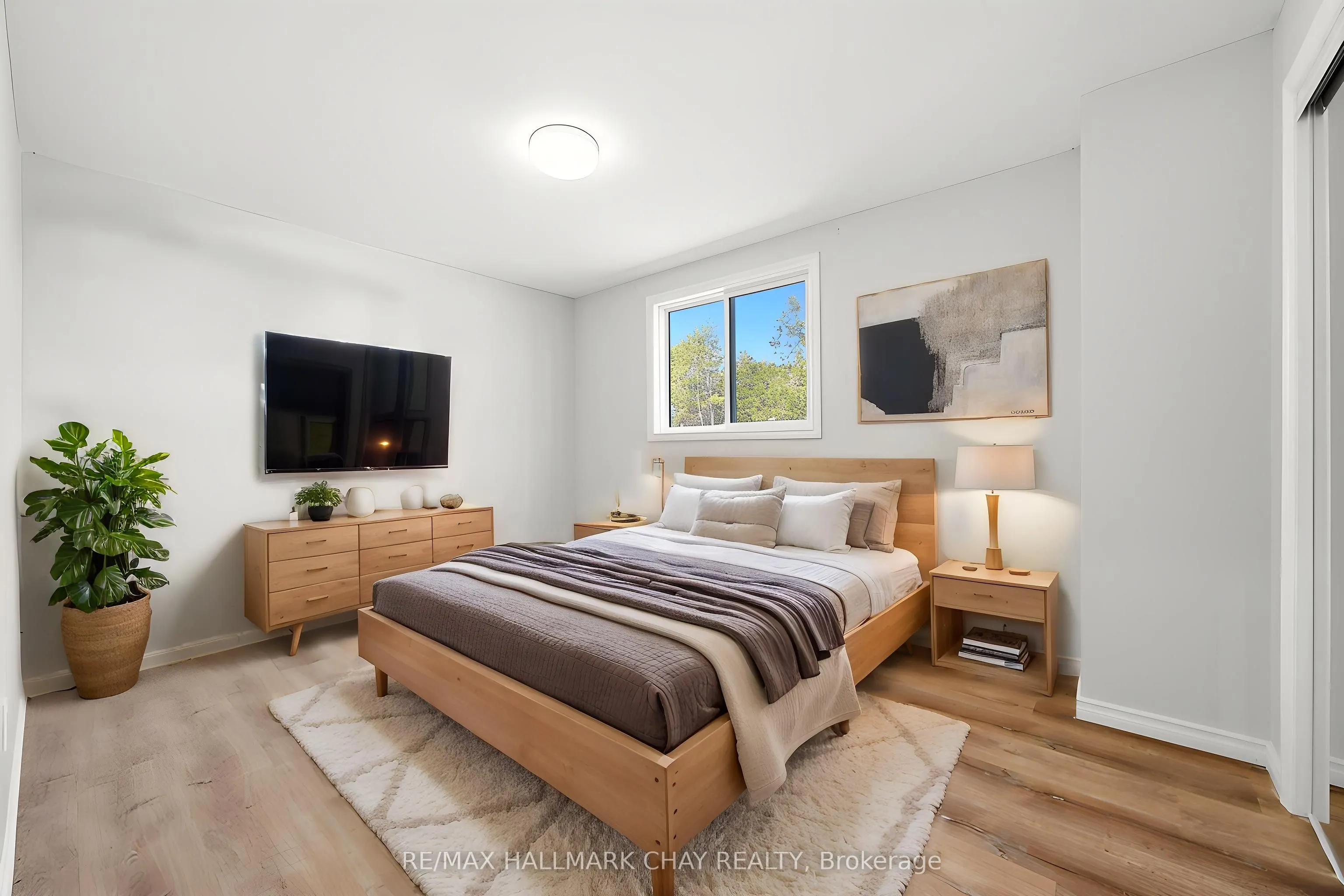 71 Lakeshore Road E