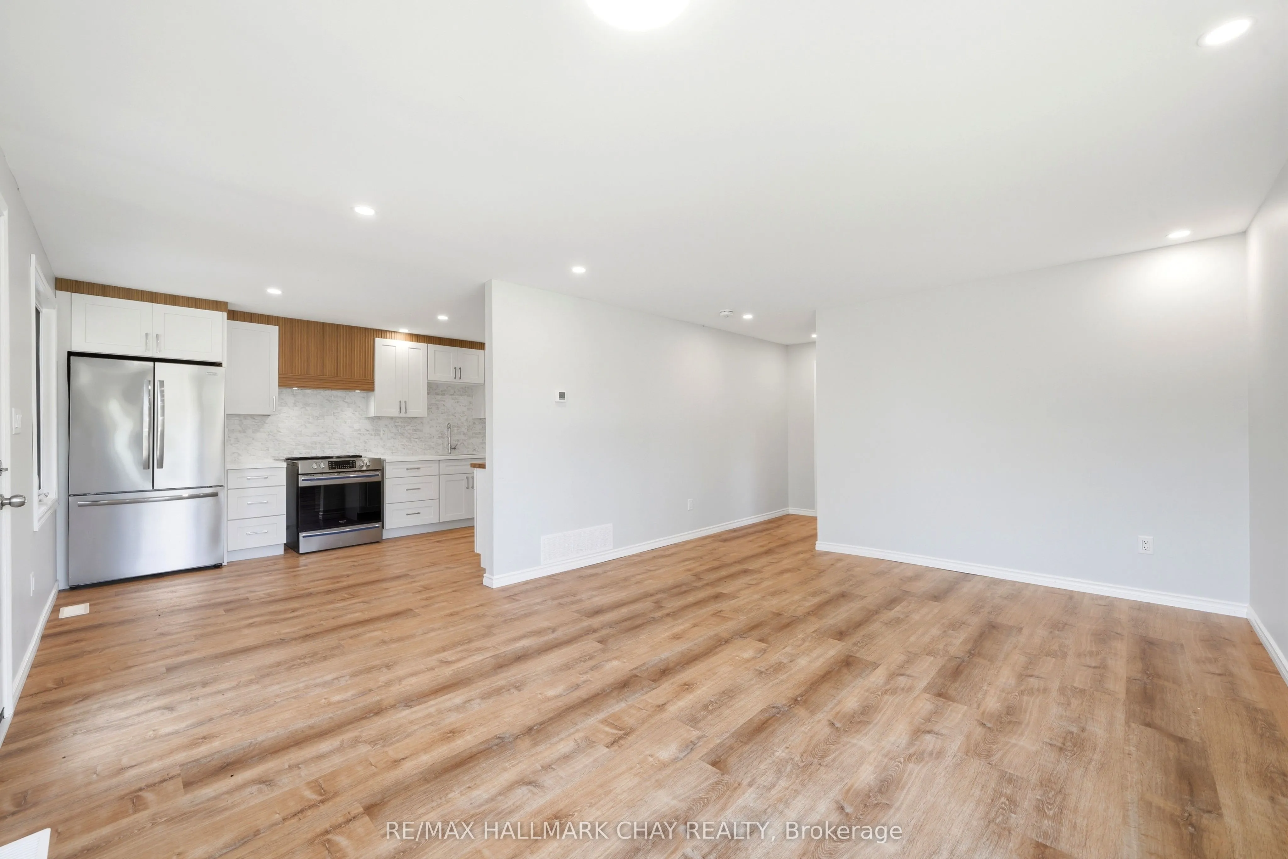 71 Lakeshore Road E
