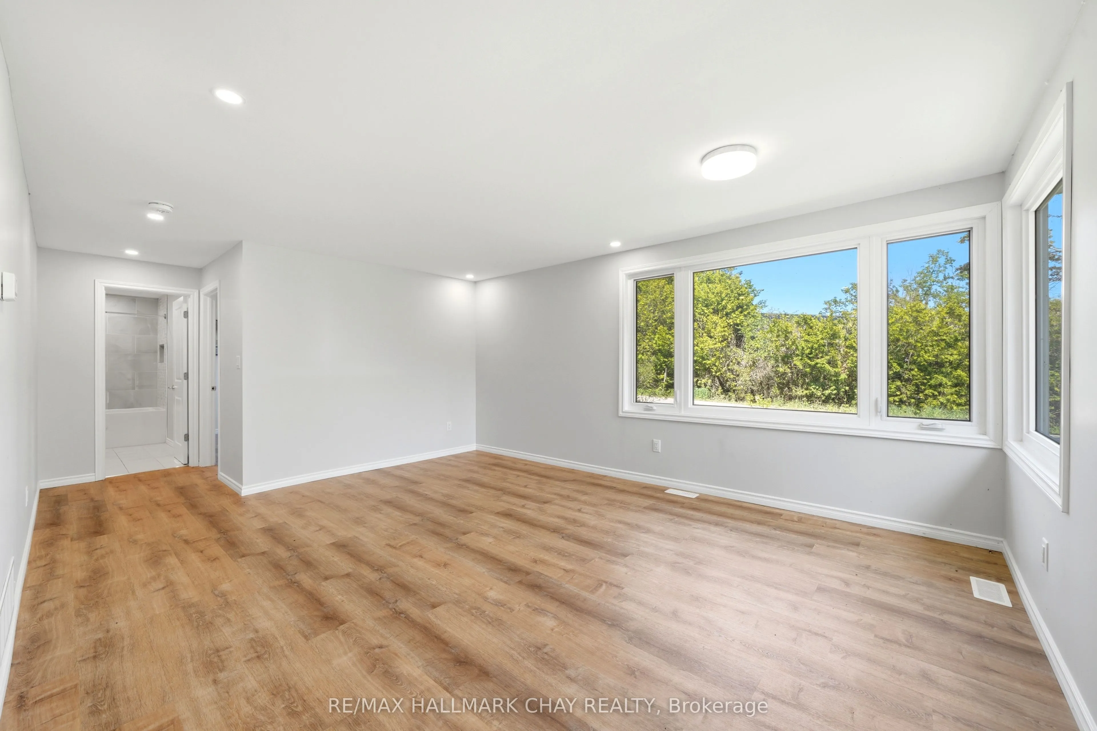 71 Lakeshore Road E