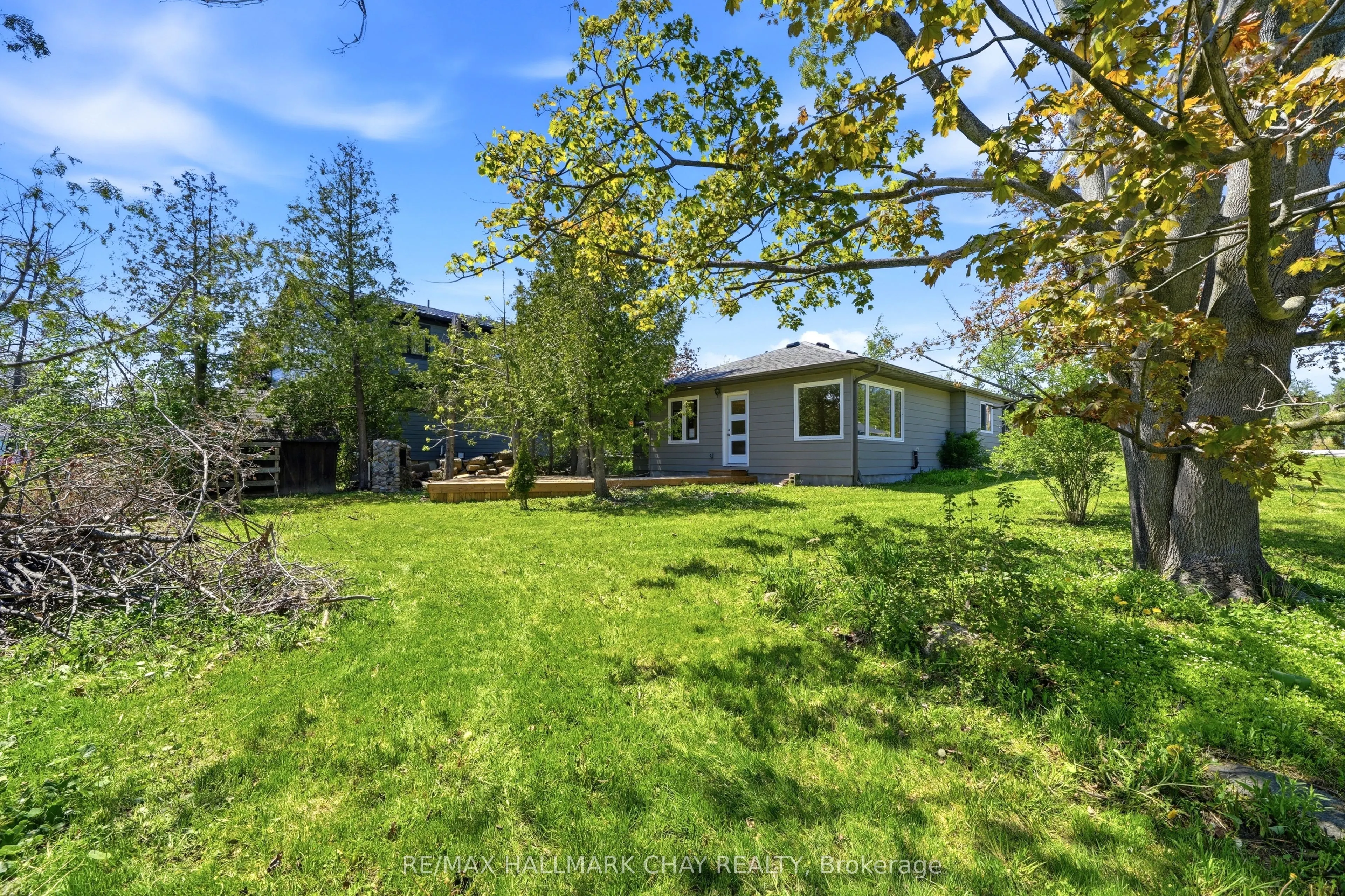 71 Lakeshore Road E
