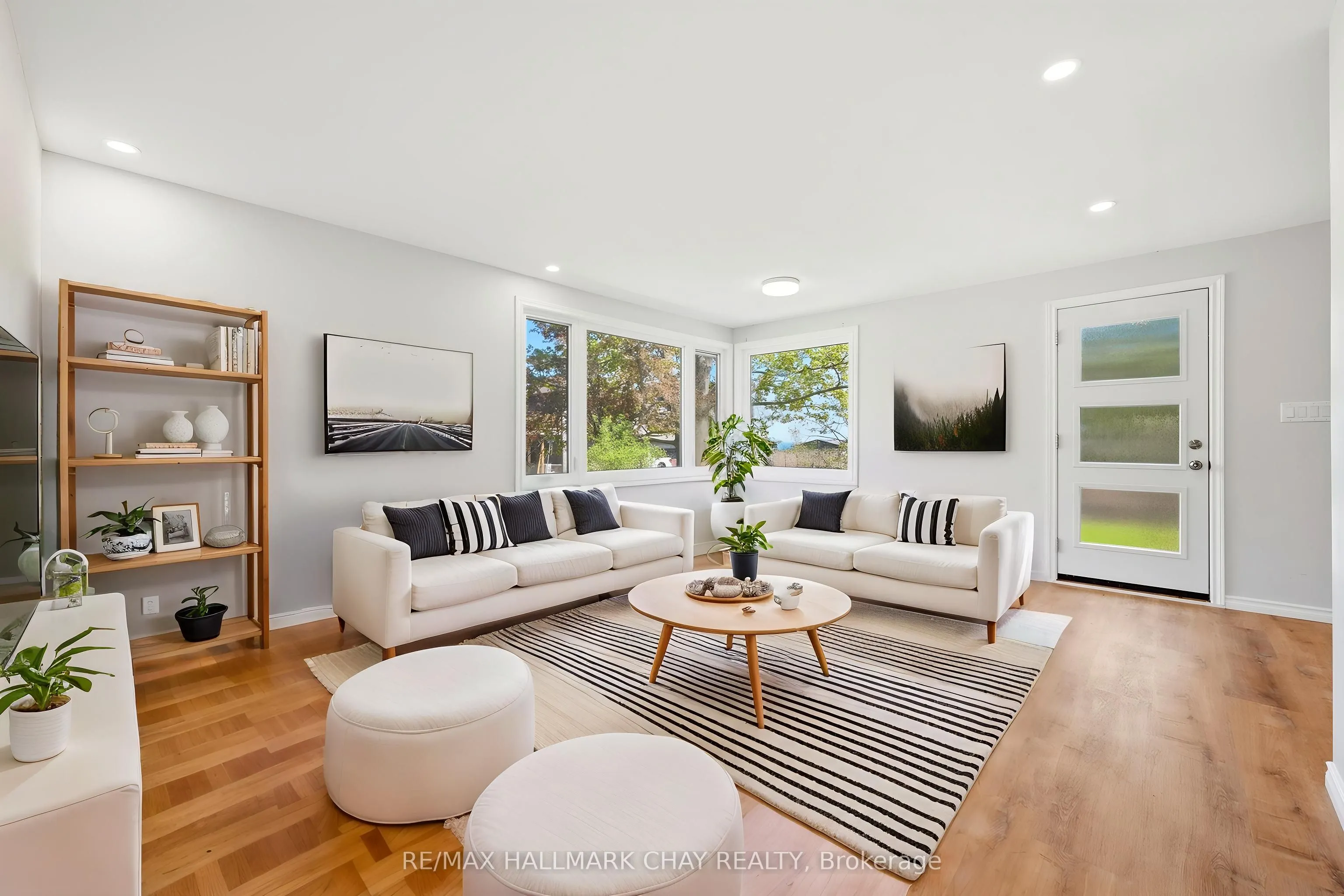 71 Lakeshore Road E