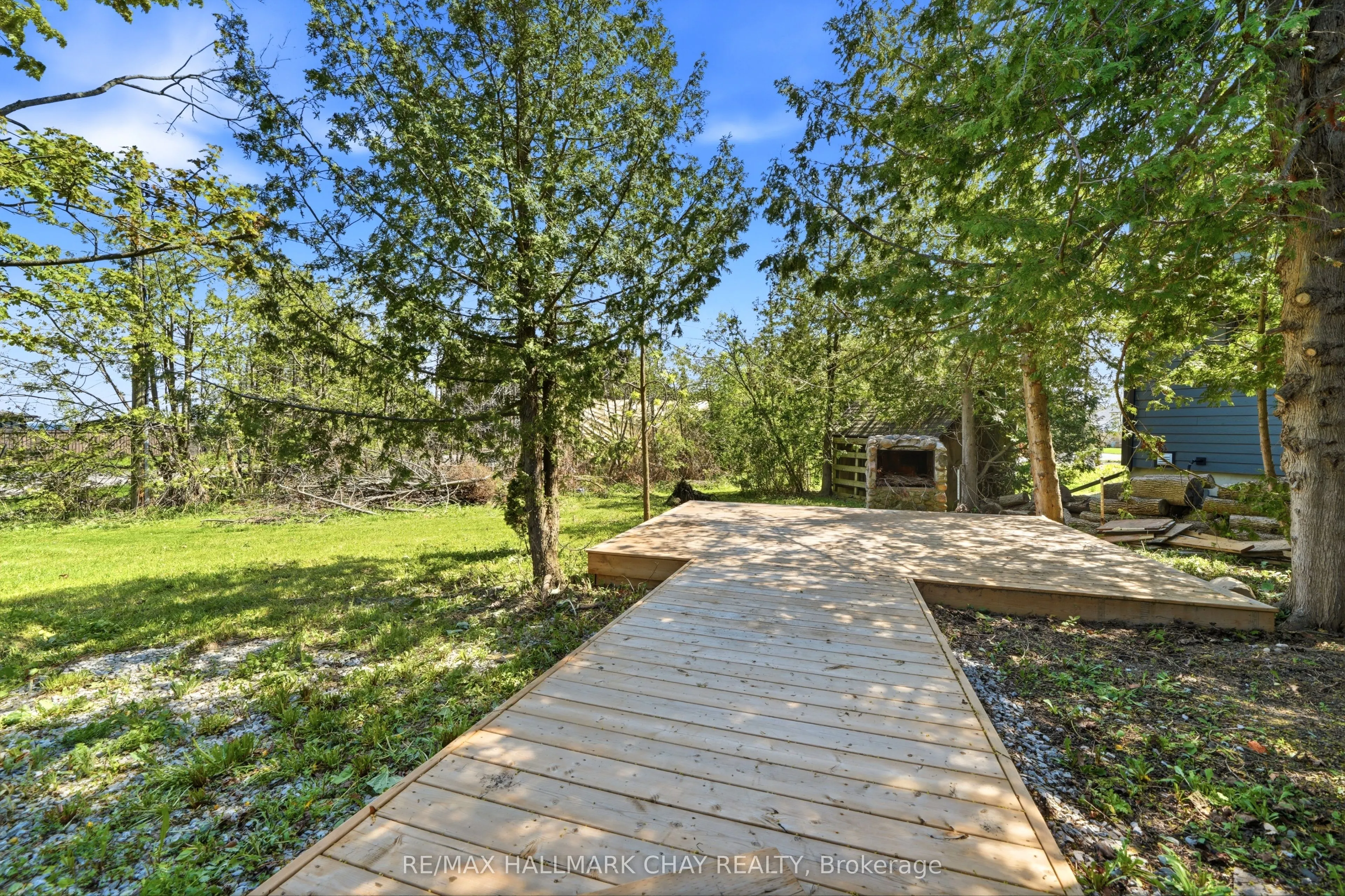 71 Lakeshore Road E