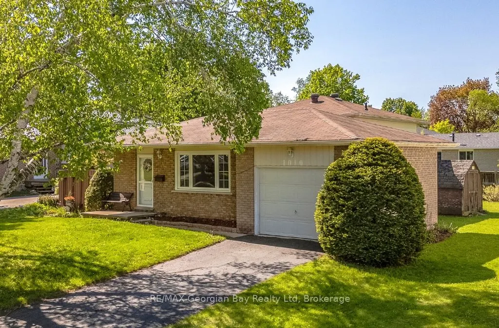 1010 Glen Eagles Crescent