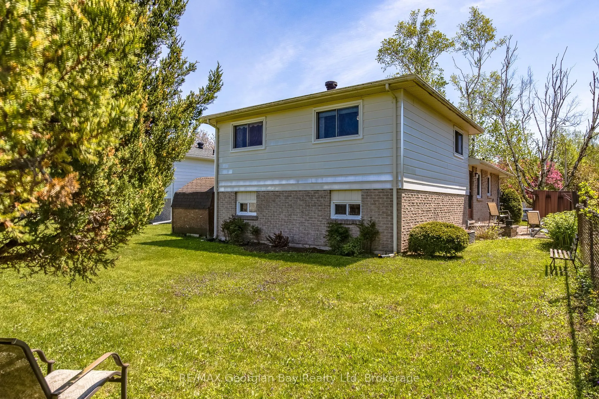 1010 Glen Eagles Crescent
