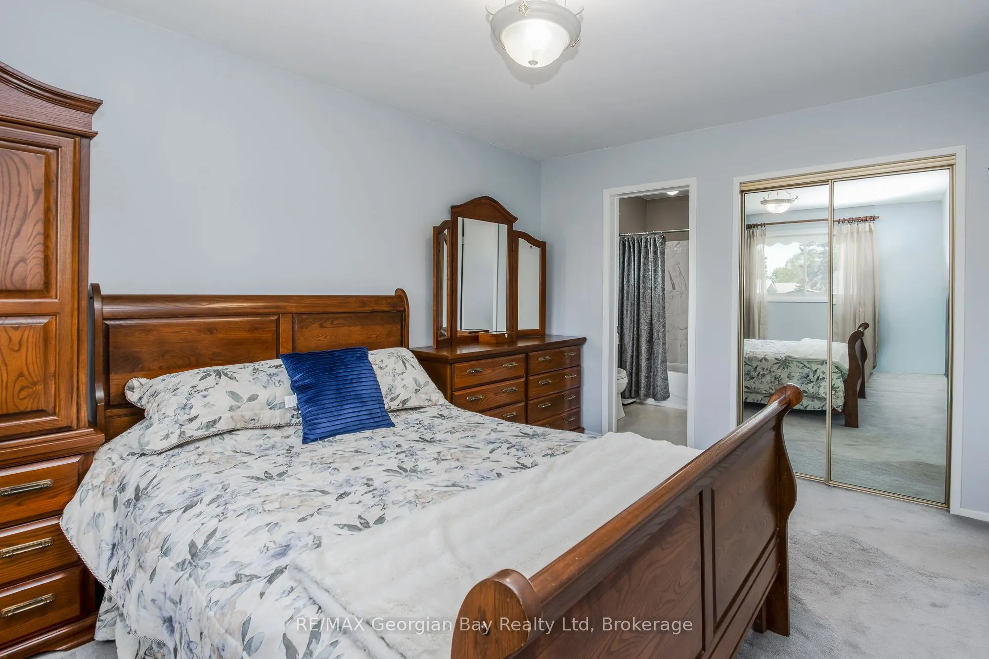 1010 Glen Eagles Crescent