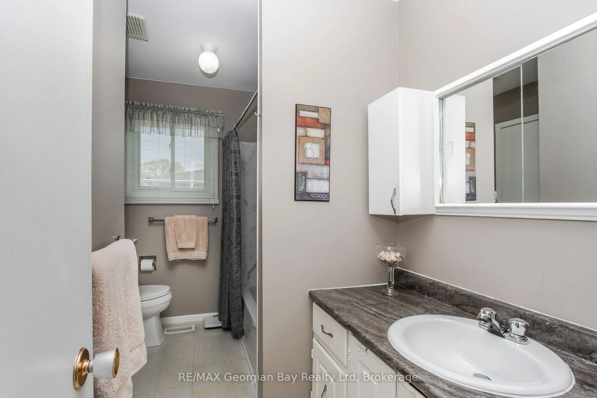 1010 Glen Eagles Crescent