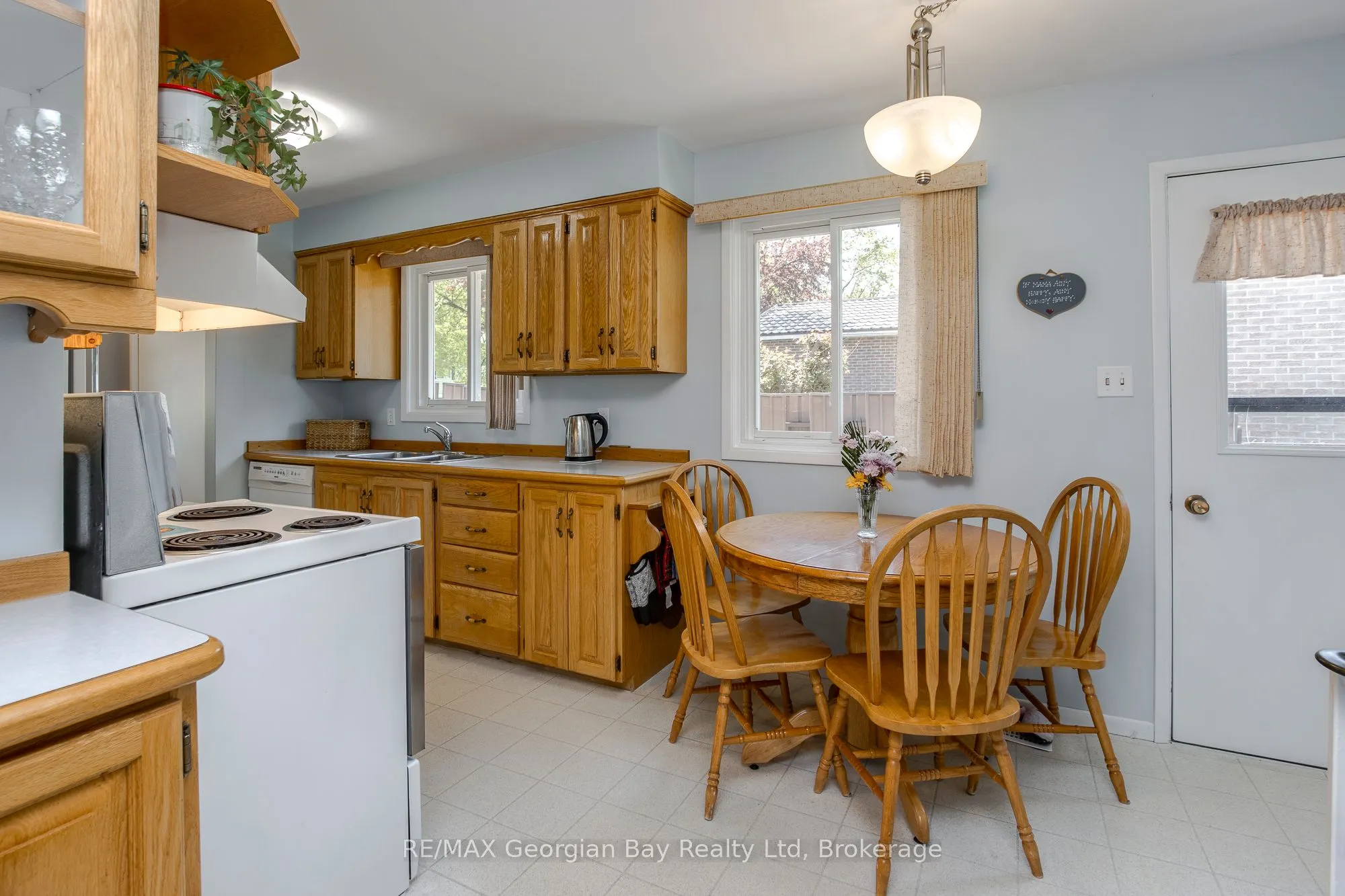 1010 Glen Eagles Crescent