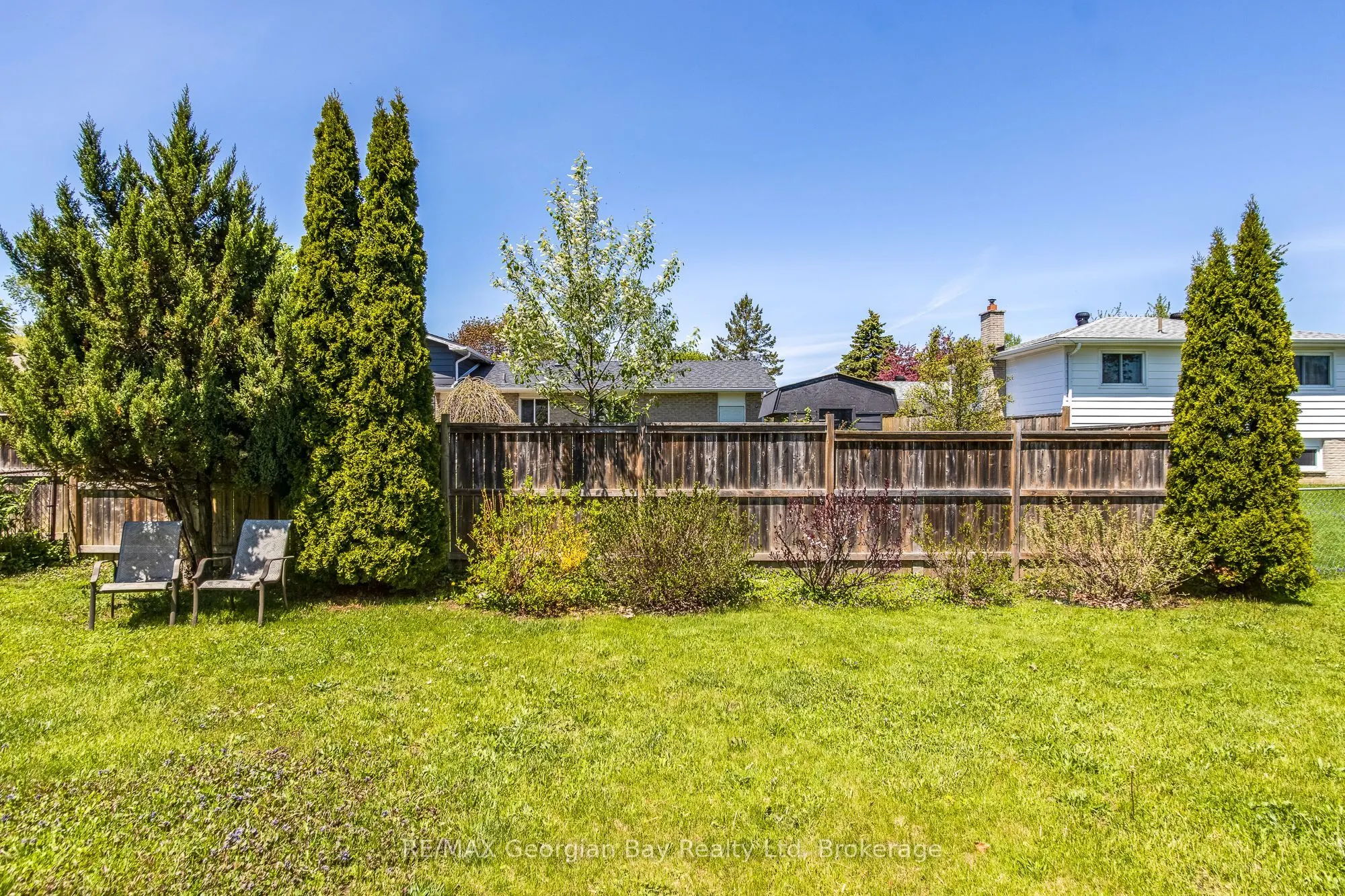 1010 Glen Eagles Crescent