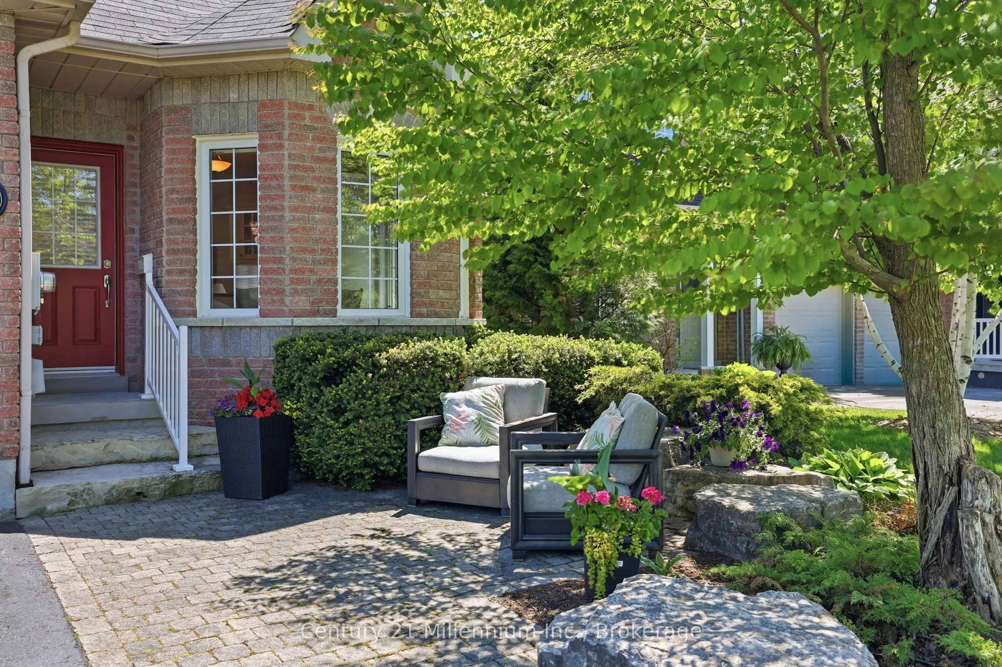 18 Thomas Drive