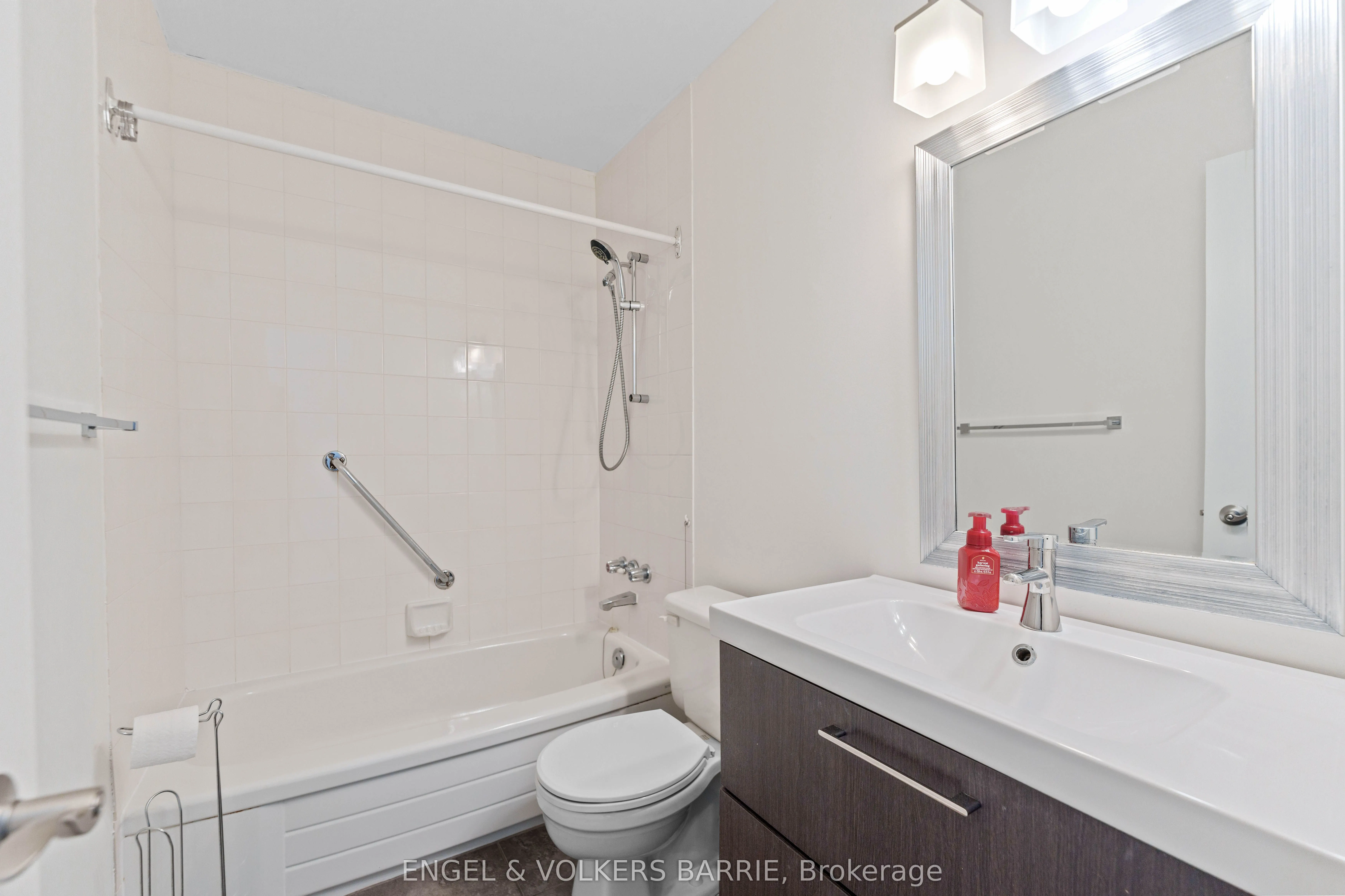 43 Olive Crescent #204