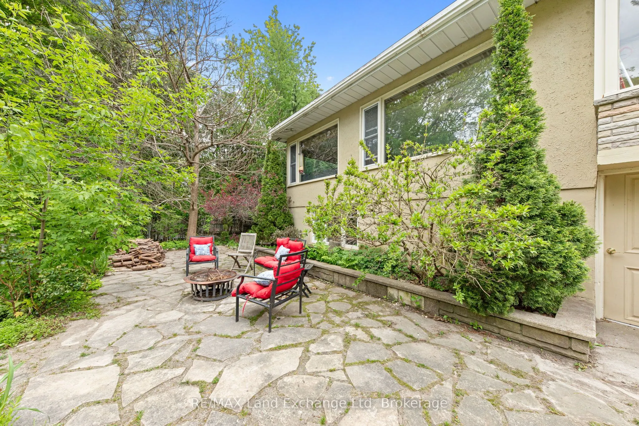 836 Victoria Street