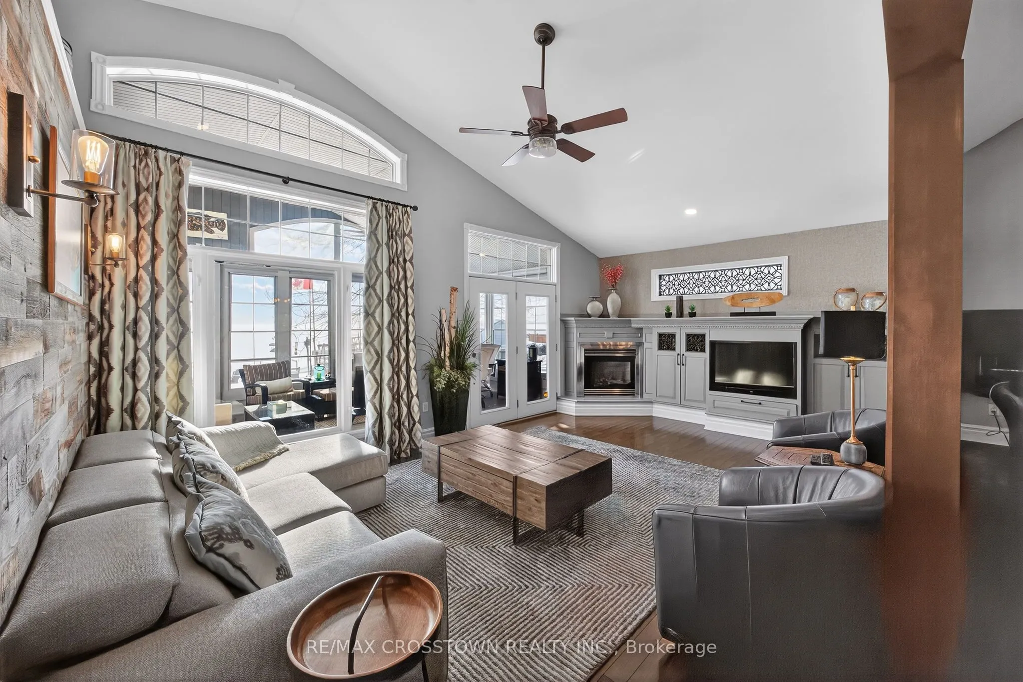 167 Lakeshore Road W