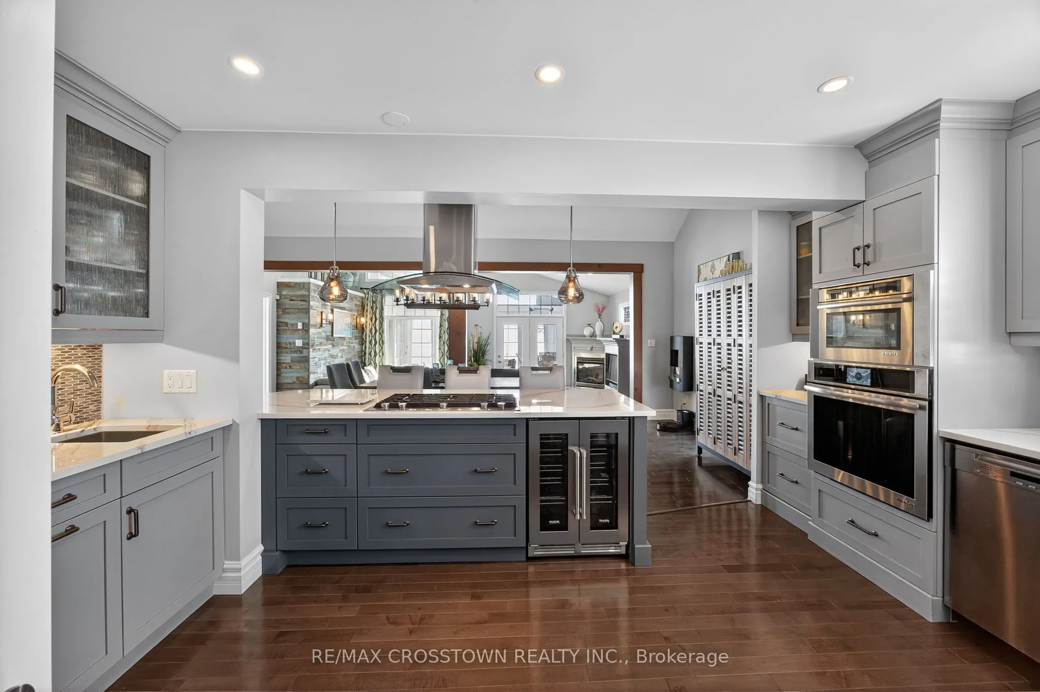167 Lakeshore Road W
