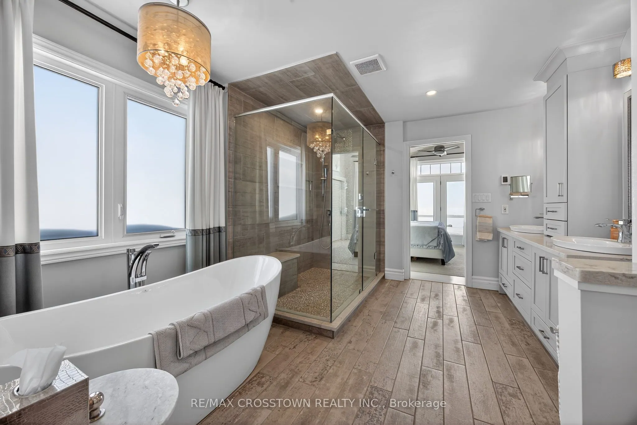167 Lakeshore Road W