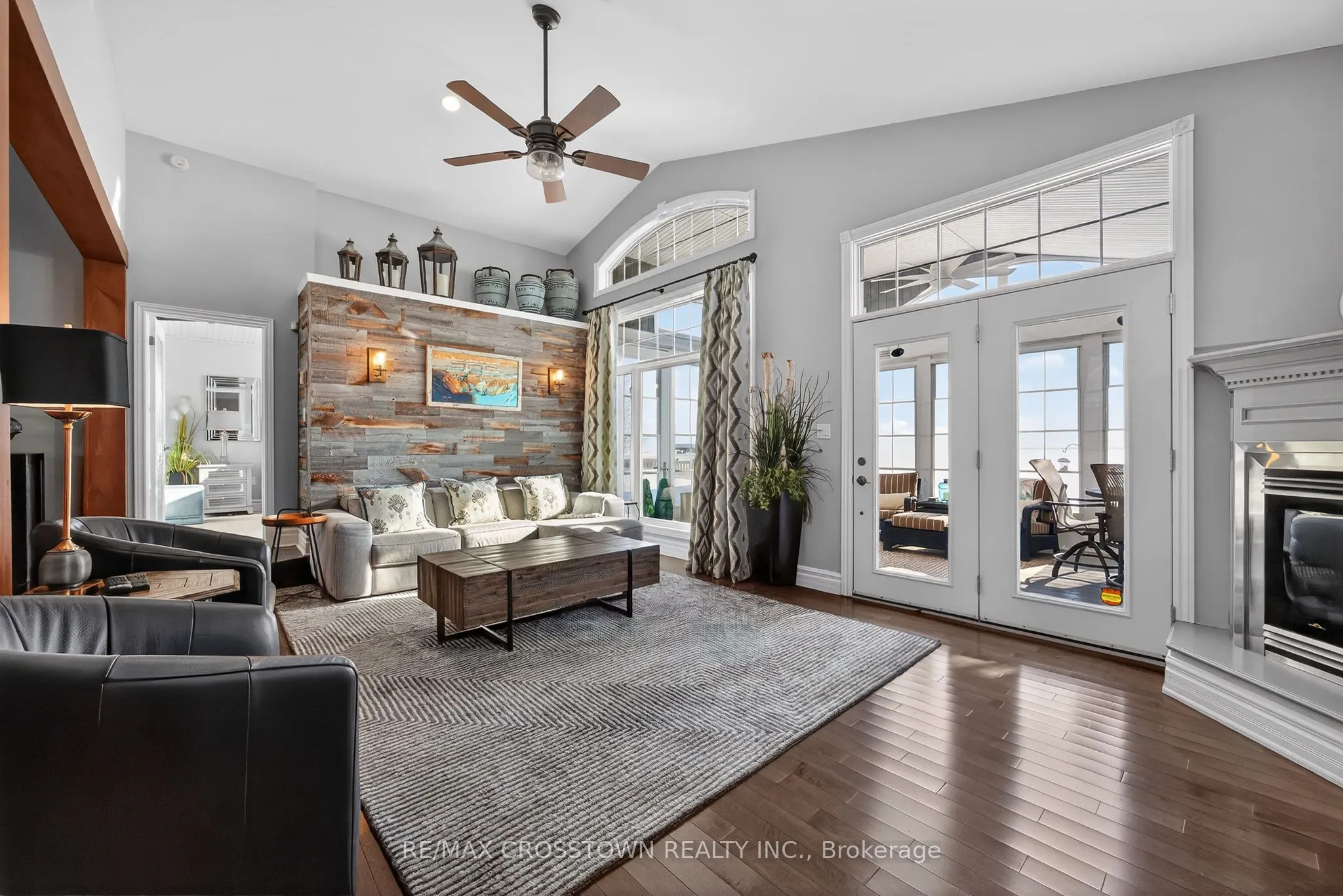 167 Lakeshore Road W