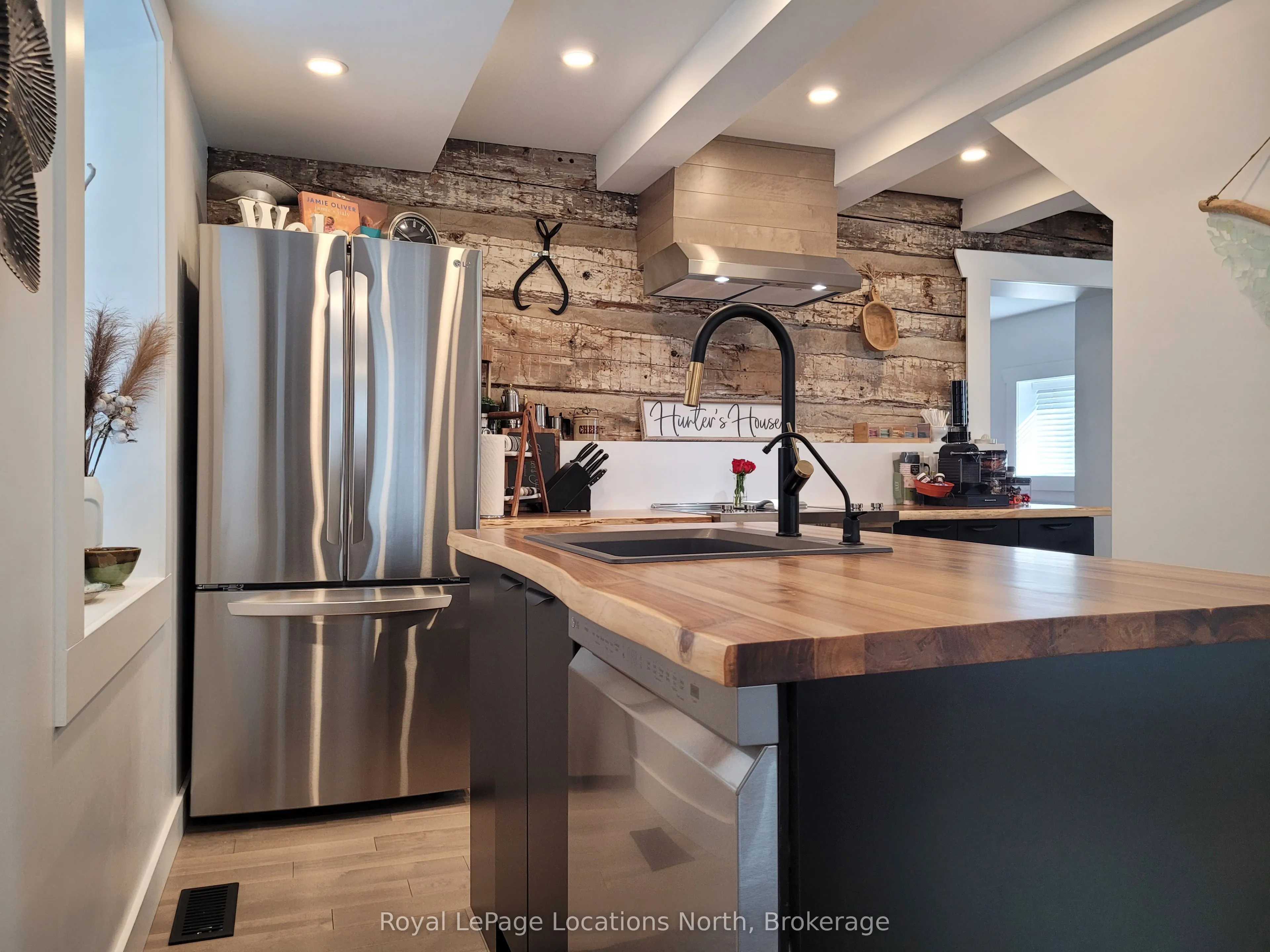 347 Balm Beach Road W