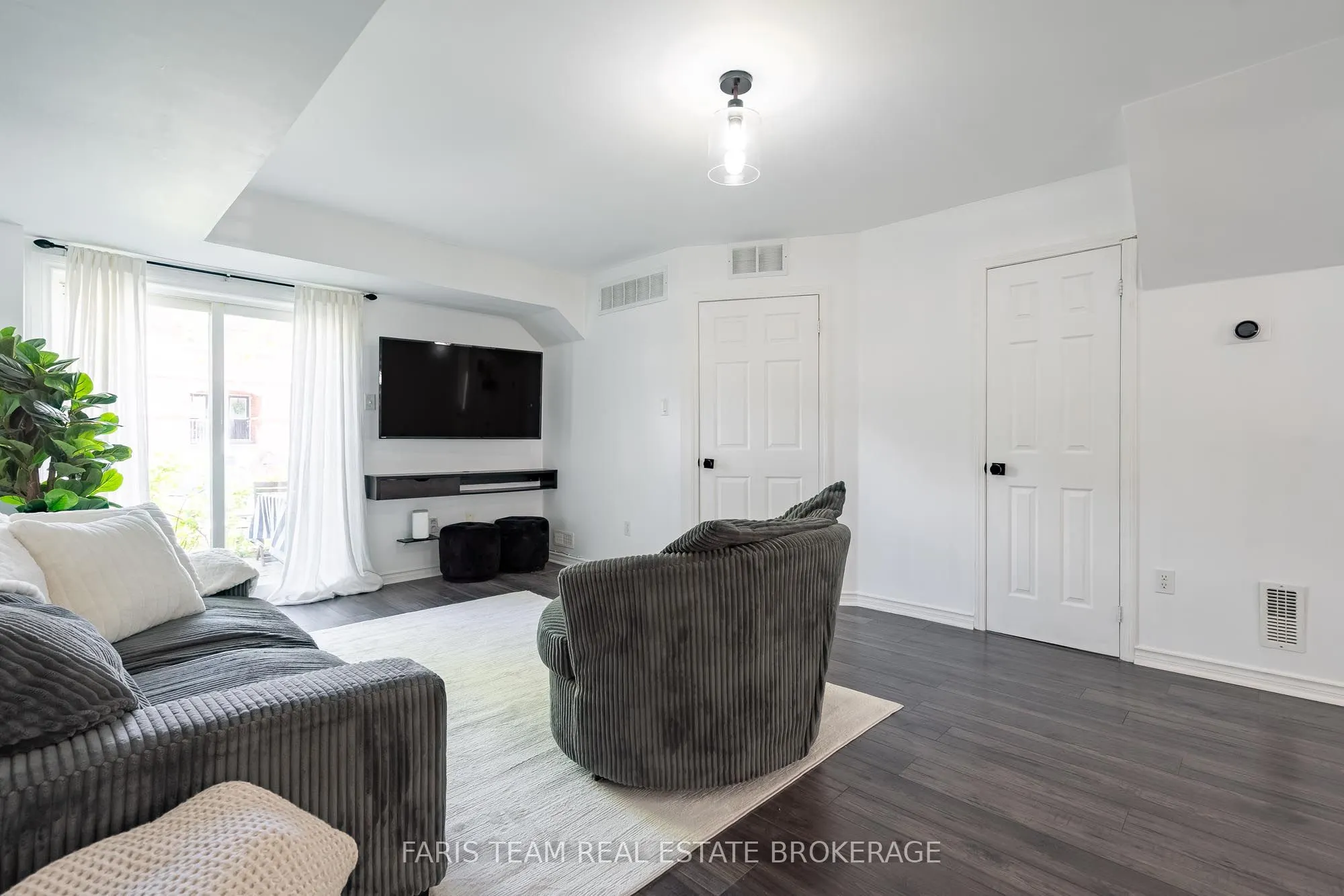 241 Ferndale Drive S #37