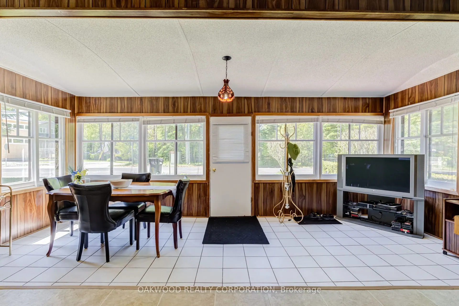 1981 Tiny Beaches Road S
