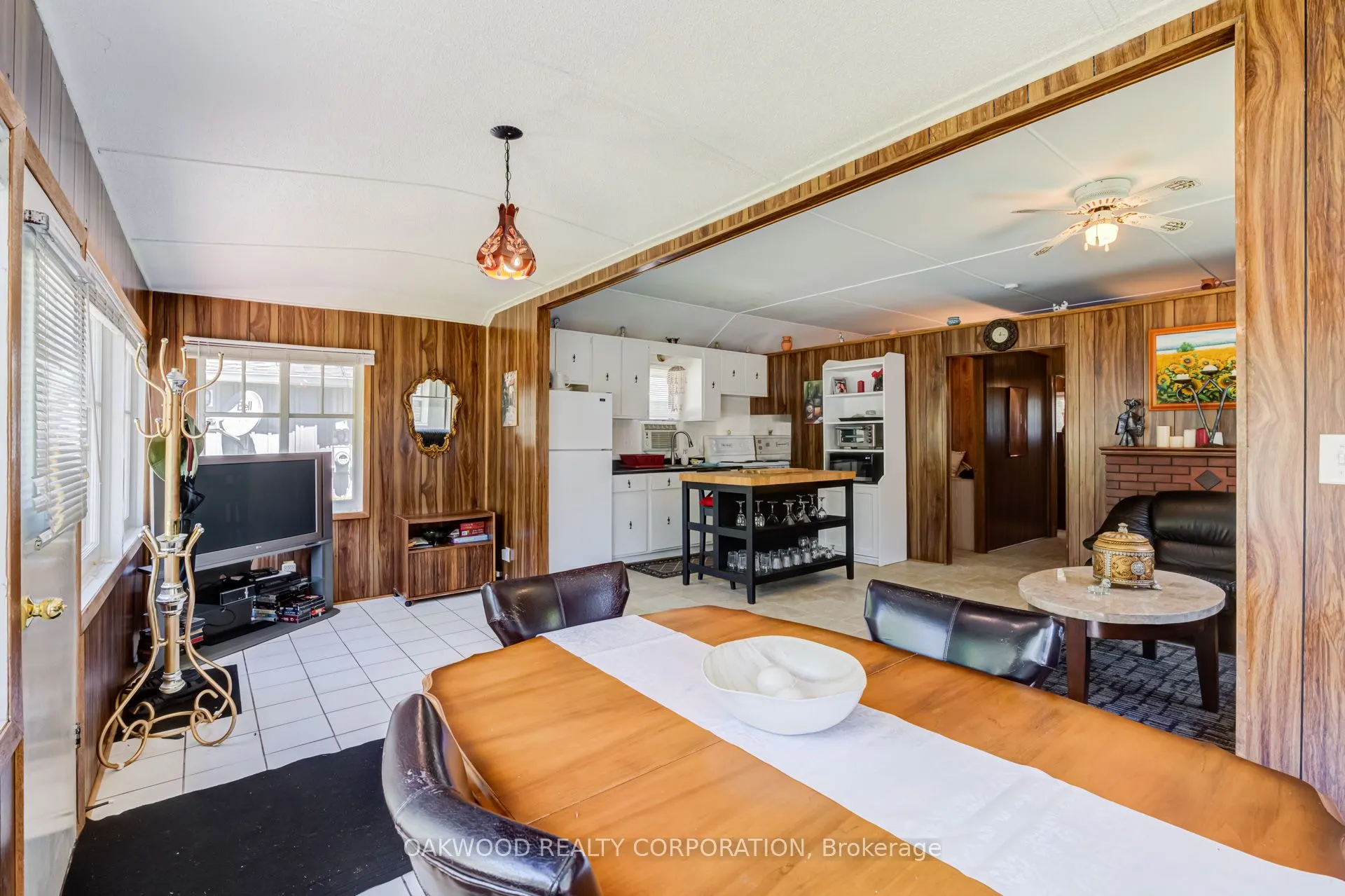 1981 Tiny Beaches Road S