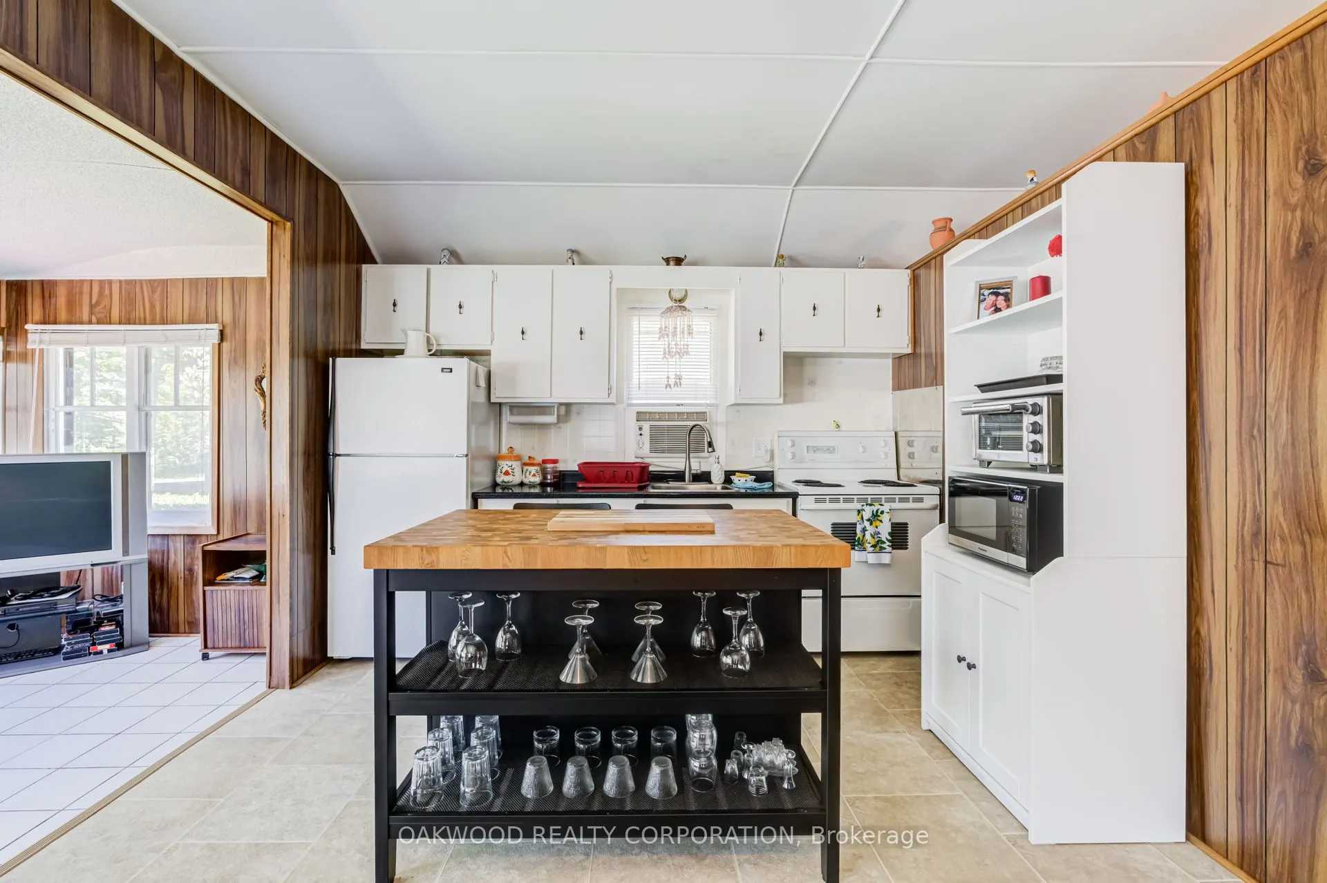 1981 Tiny Beaches Road S