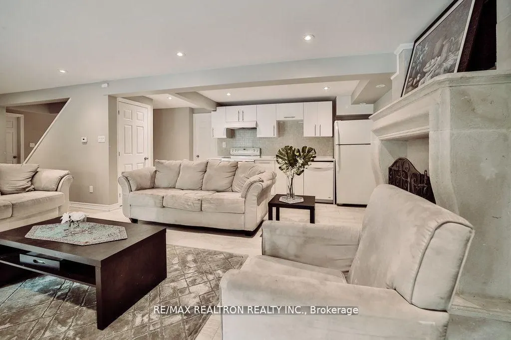 18 Debra Crescent