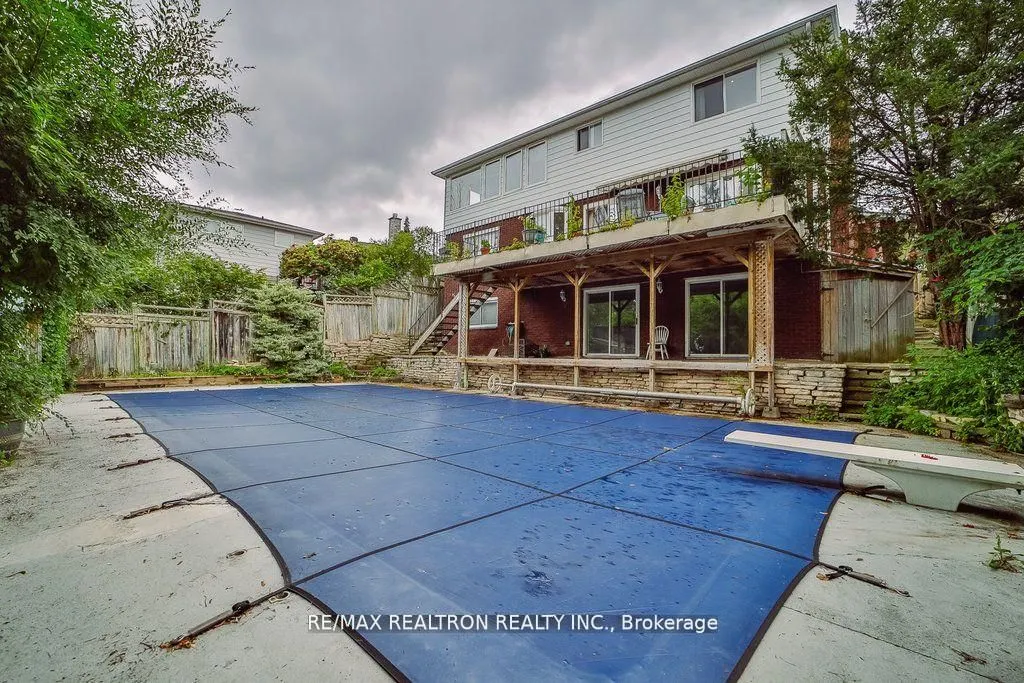 18 Debra Crescent