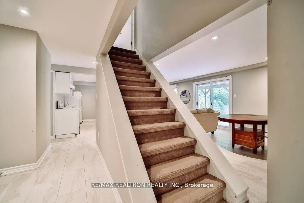 18 Debra Crescent