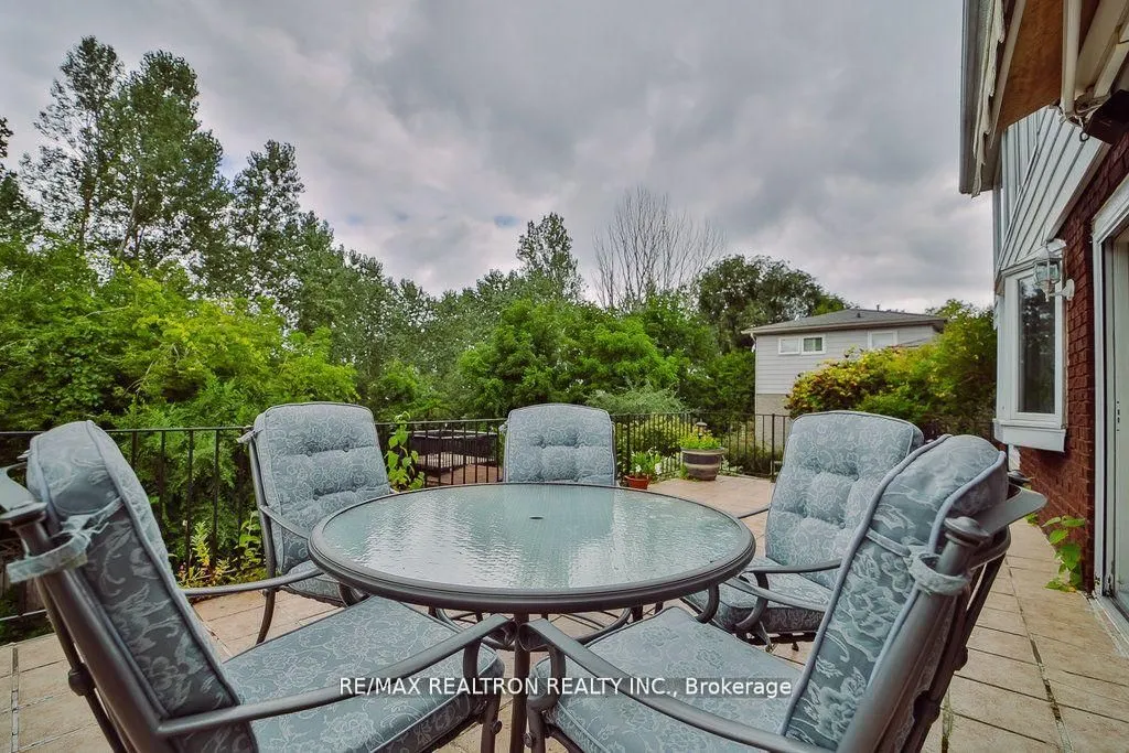 18 Debra Crescent