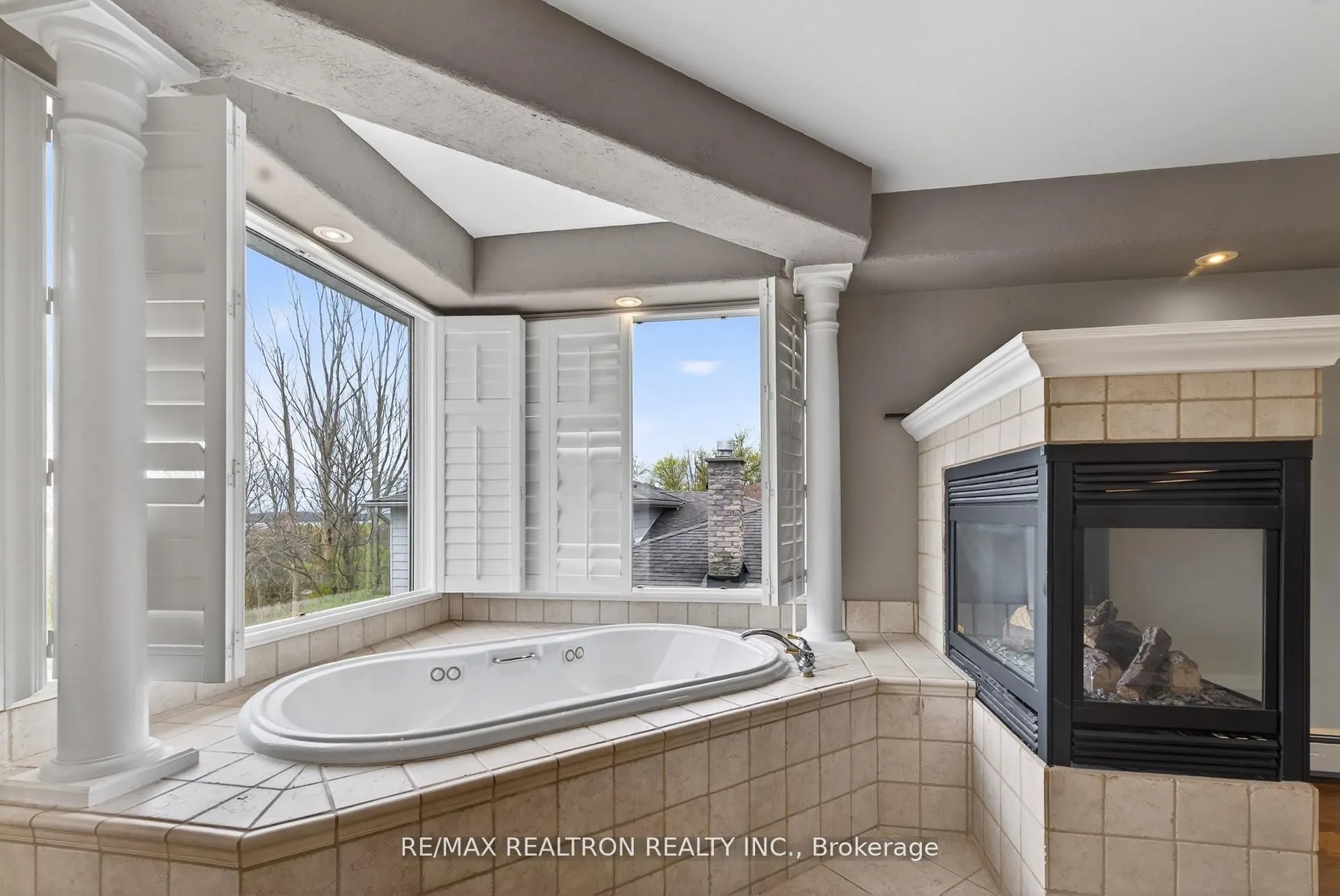 18 Debra Crescent