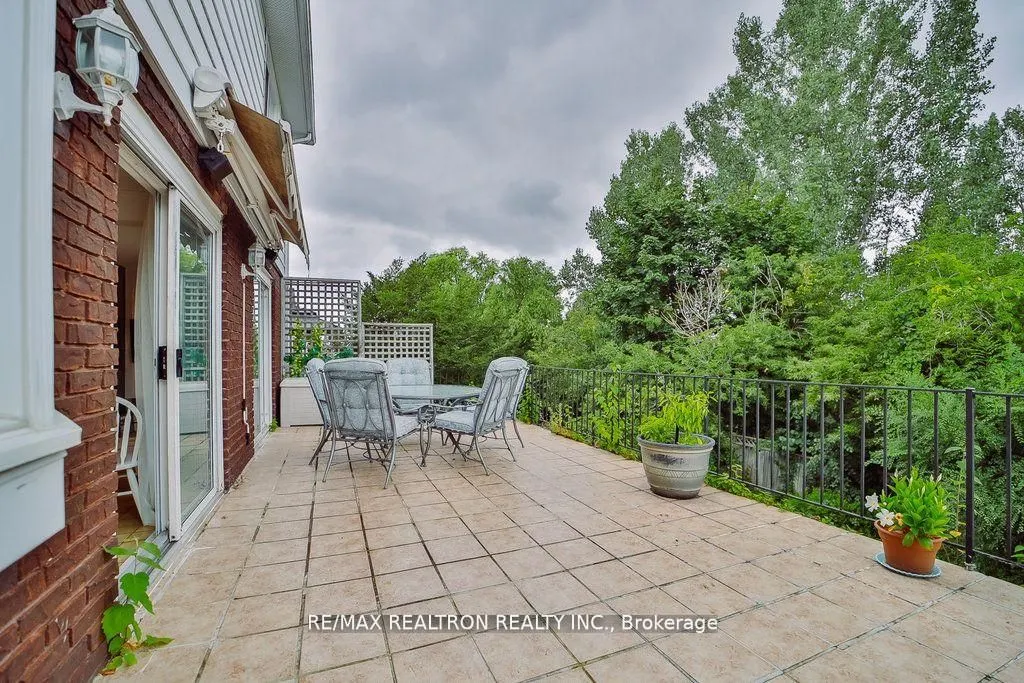18 Debra Crescent