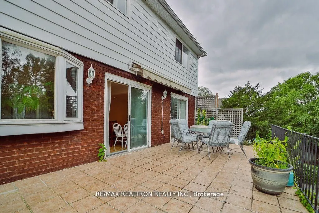 18 Debra Crescent