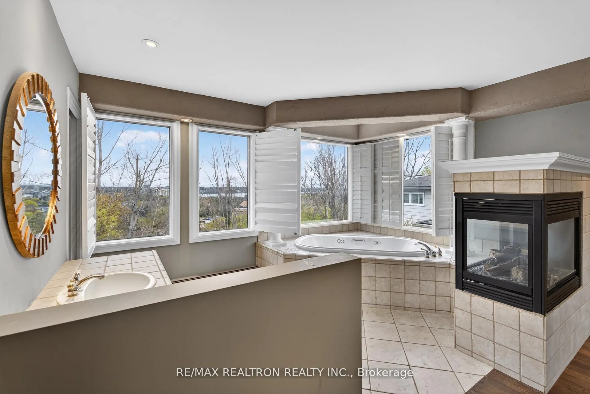 18 Debra Crescent