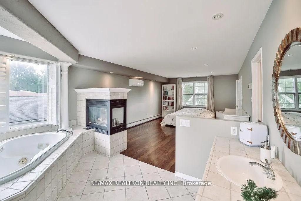 18 Debra Crescent