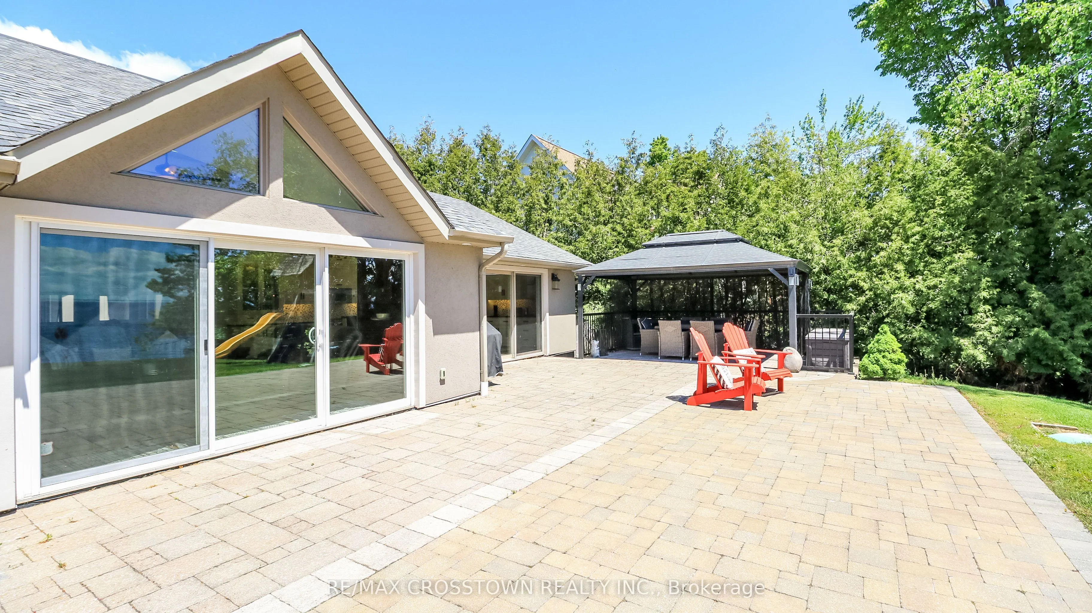 183 Lakeshore Road W