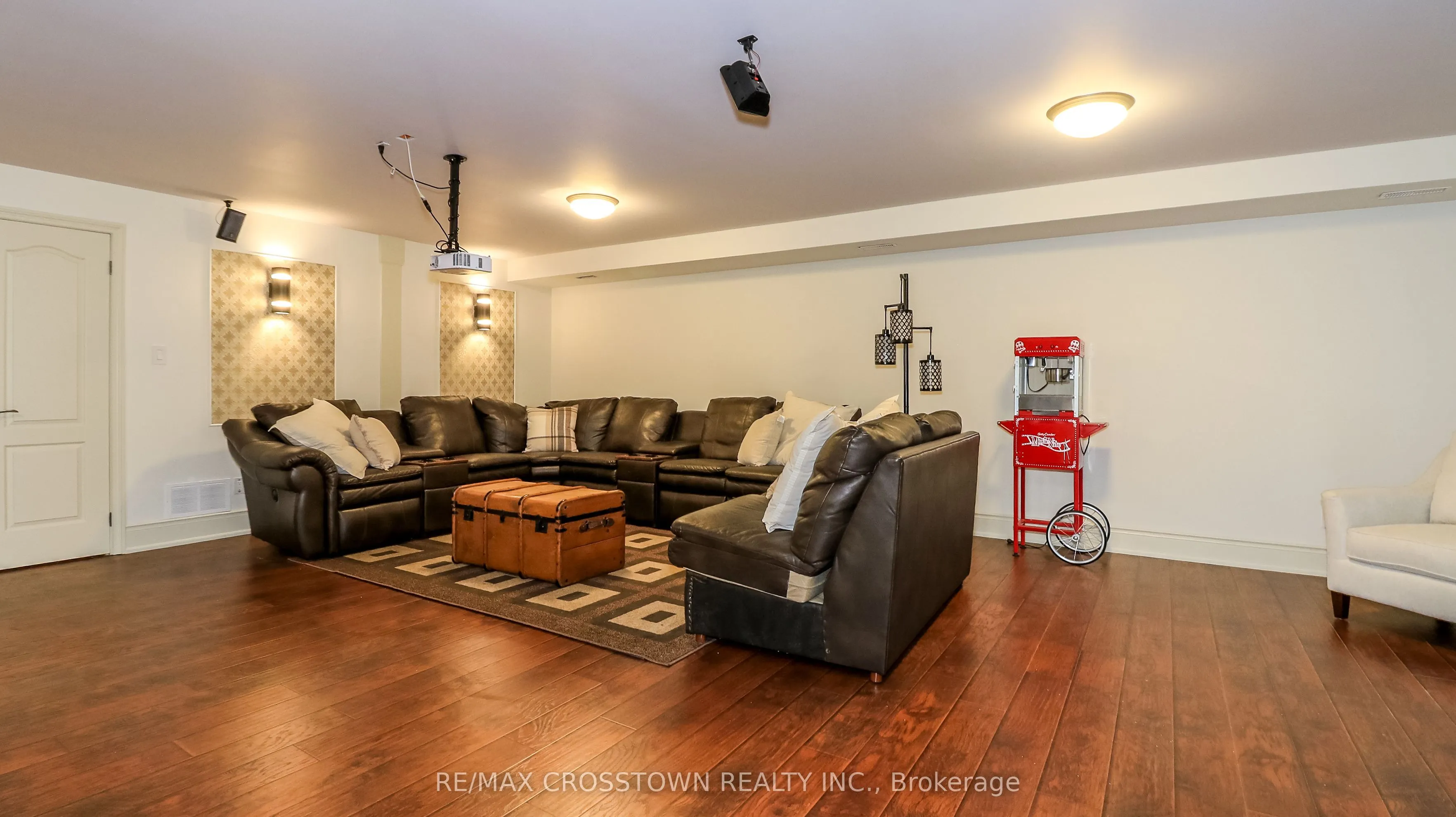 183 Lakeshore Road W