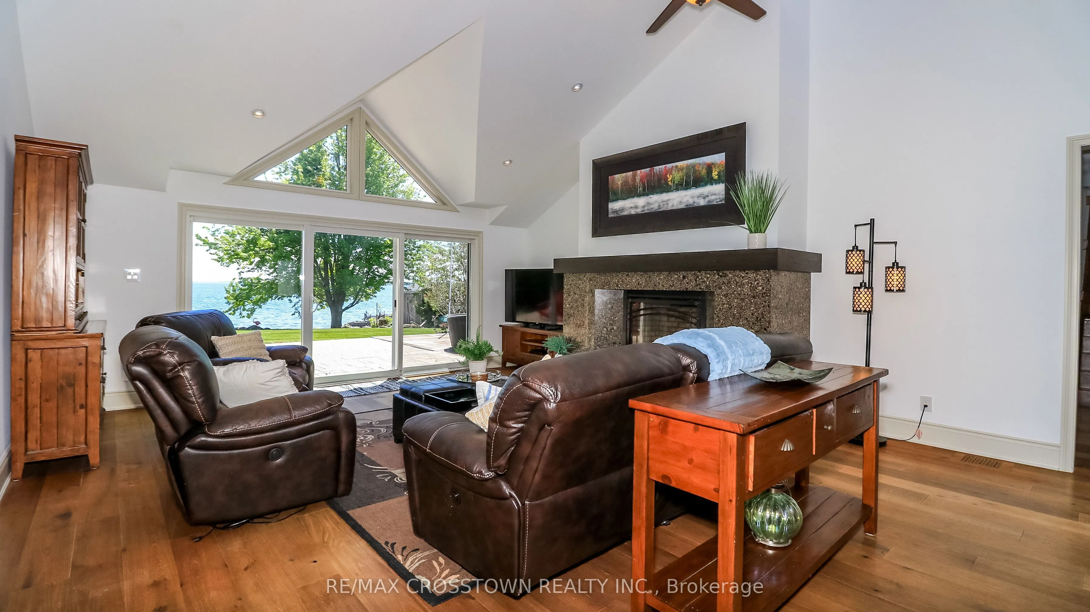 183 Lakeshore Road W