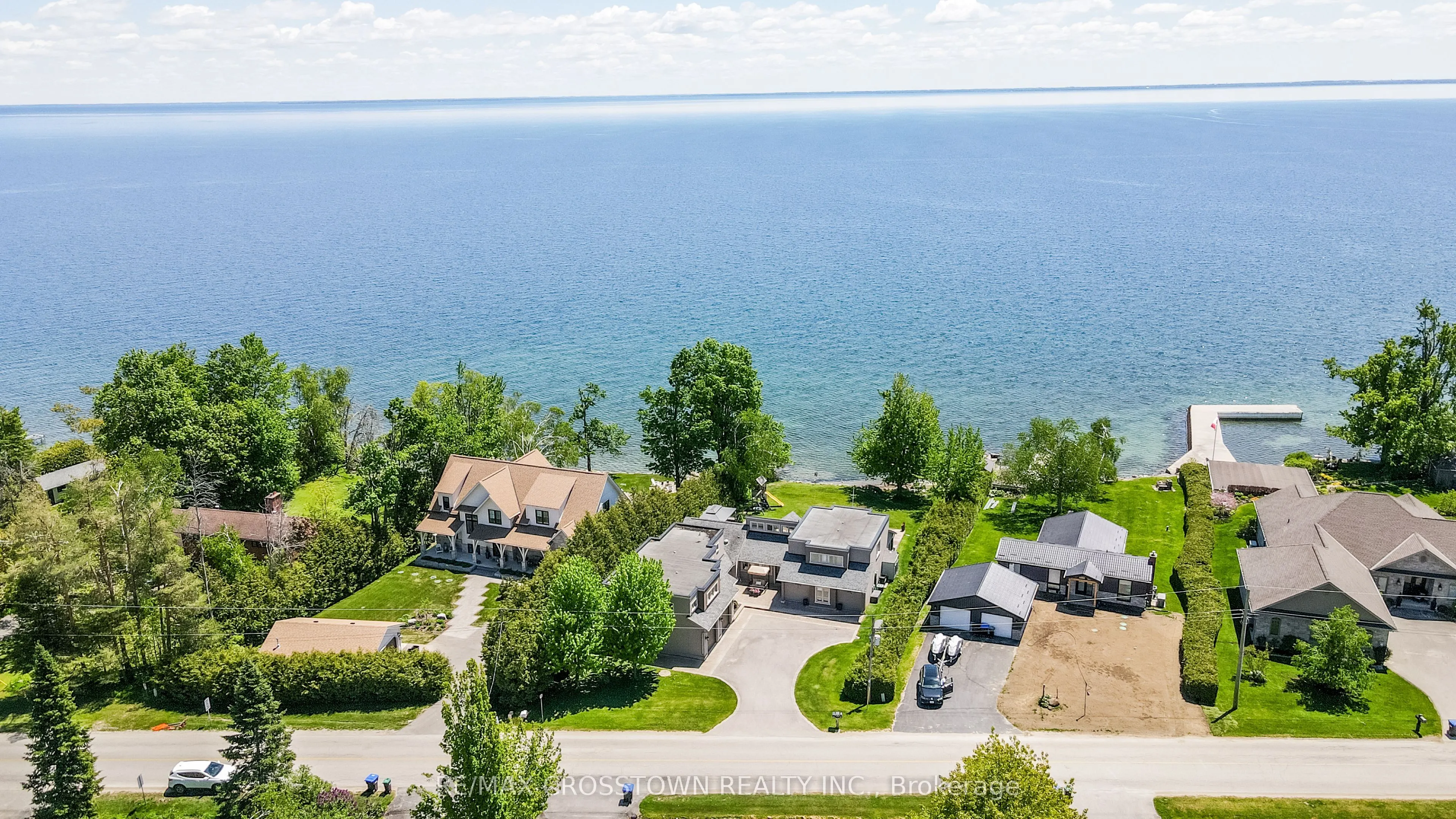 183 Lakeshore Road W