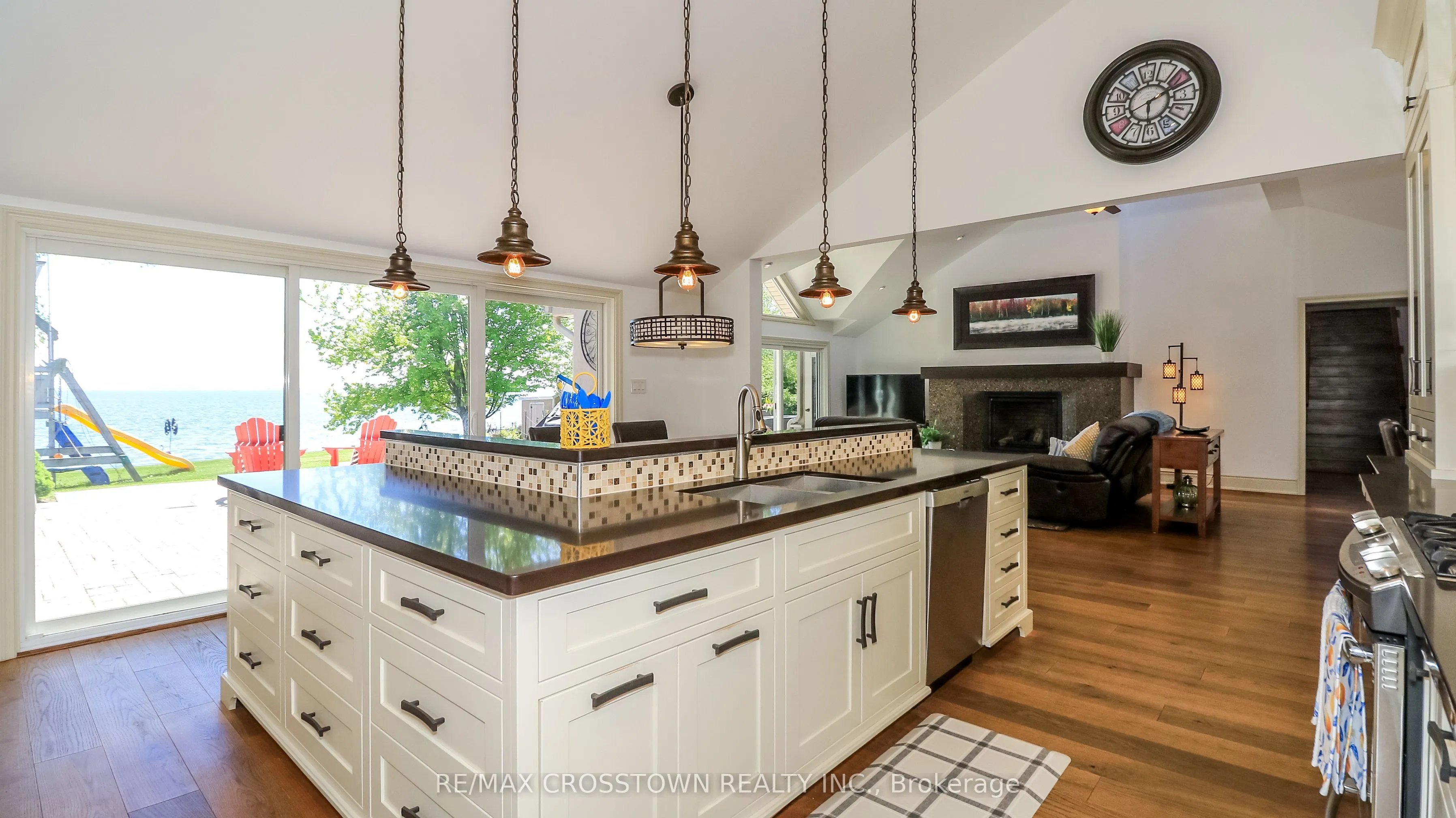 183 Lakeshore Road W