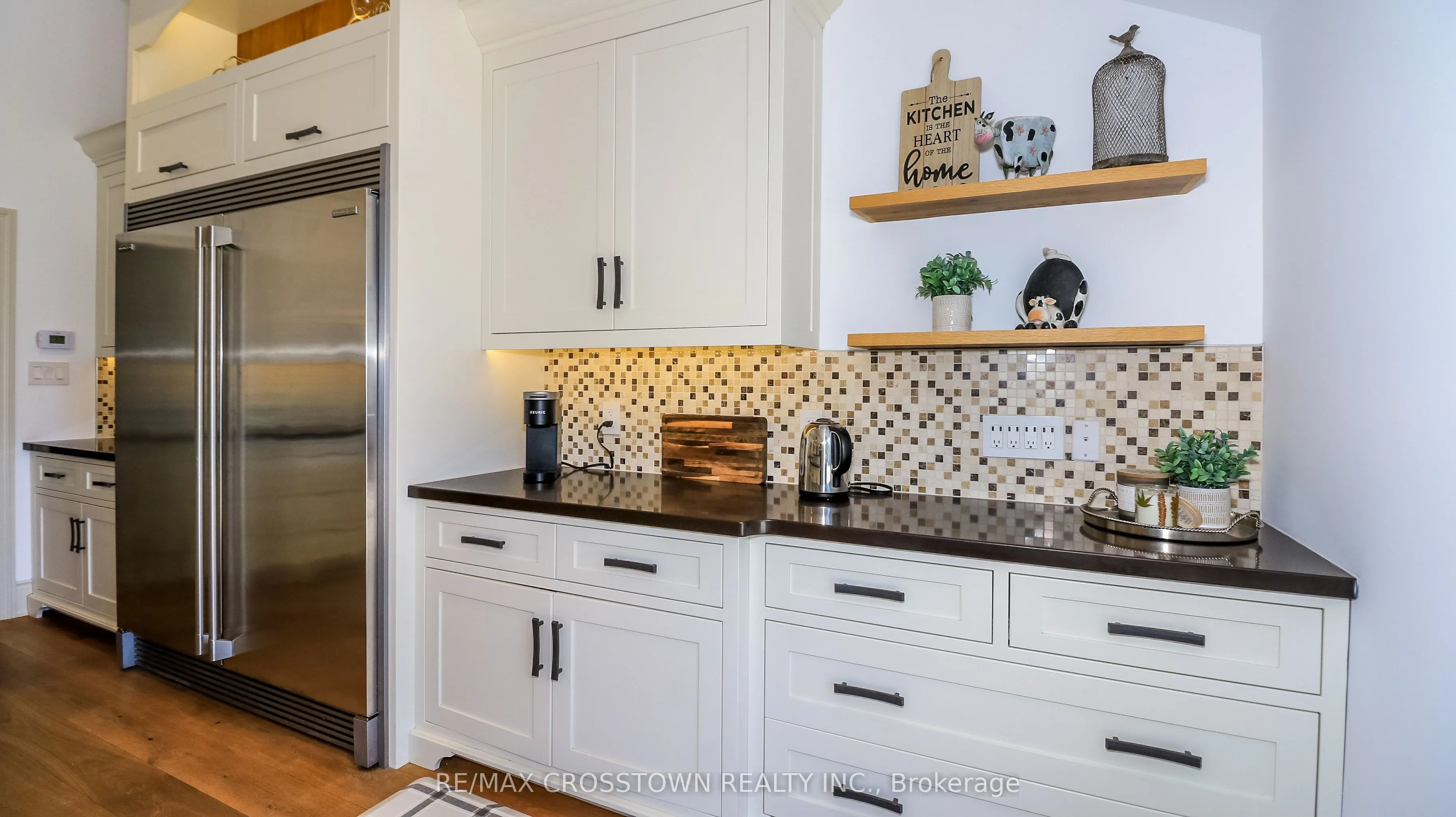 183 Lakeshore Road W