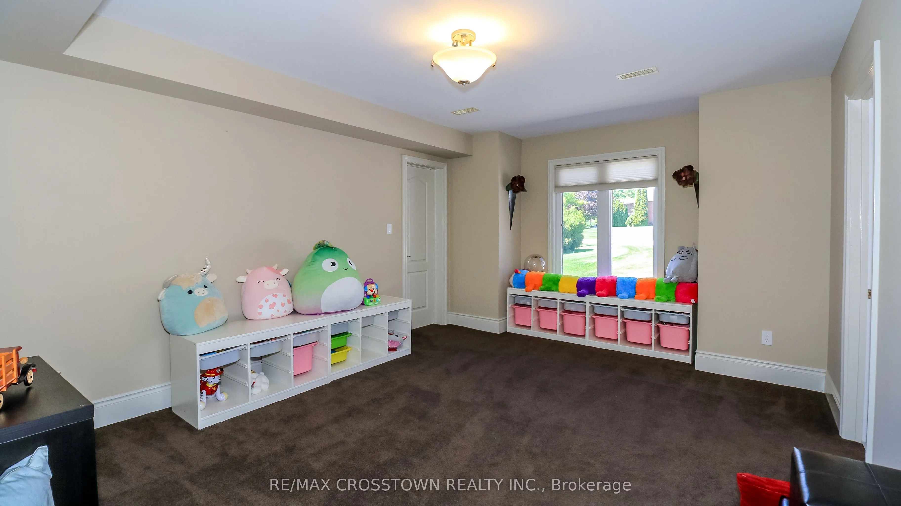 183 Lakeshore Road W