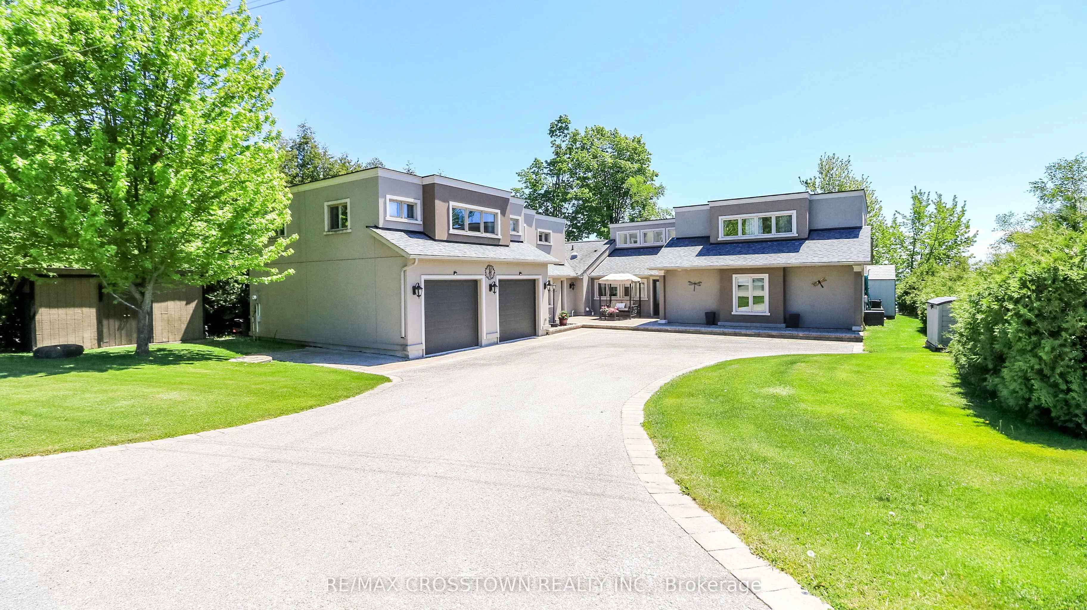 183 Lakeshore Road W